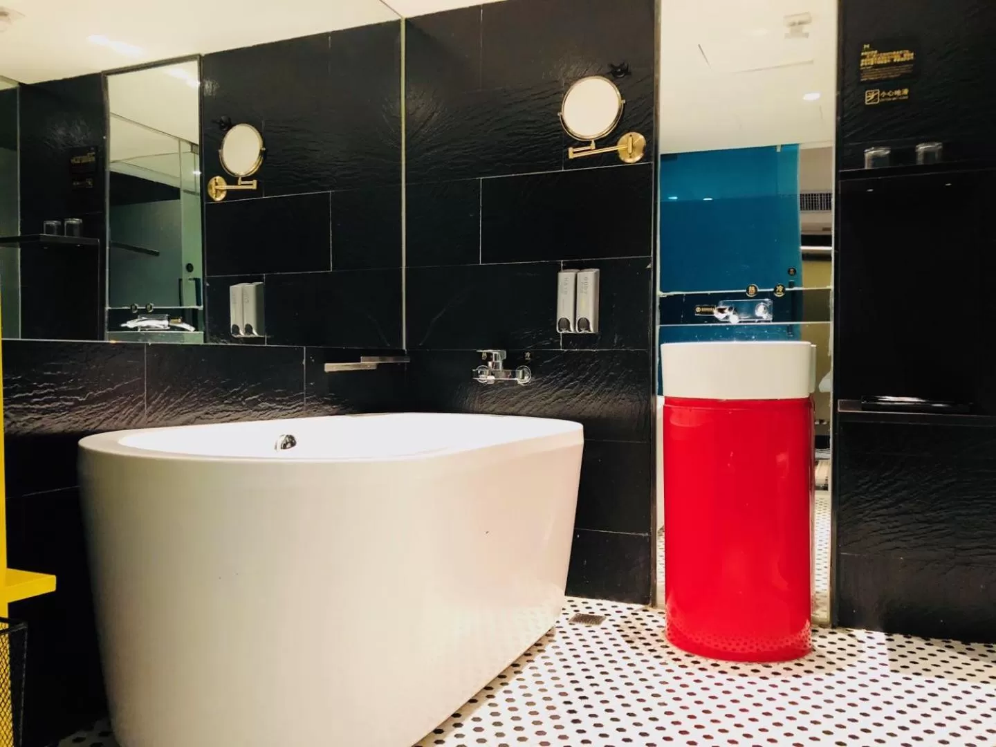 Bath, Bathroom in Likto Hotel-Free Shuttle Bus to Canton Fair