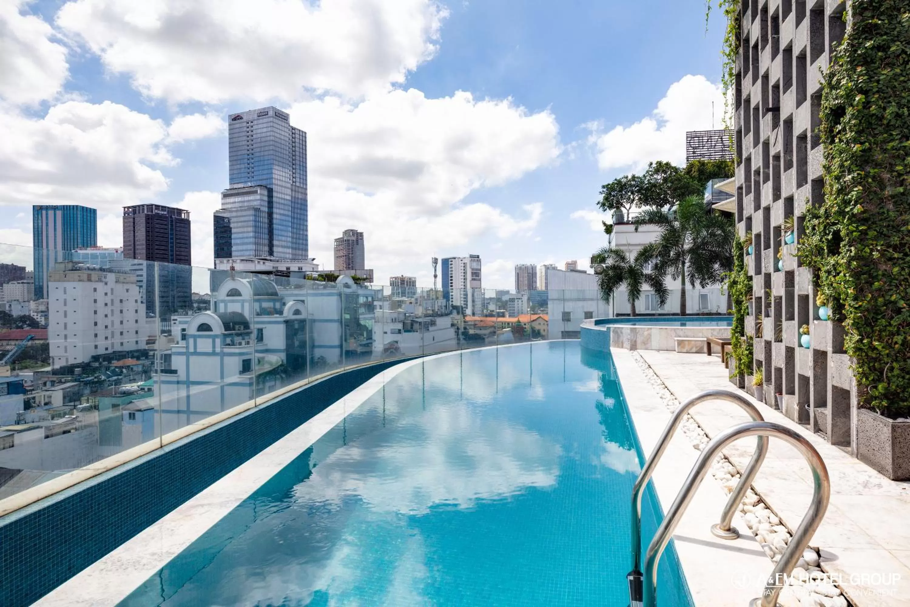 Pool view, Swimming Pool in A&EM Saigon Hotel