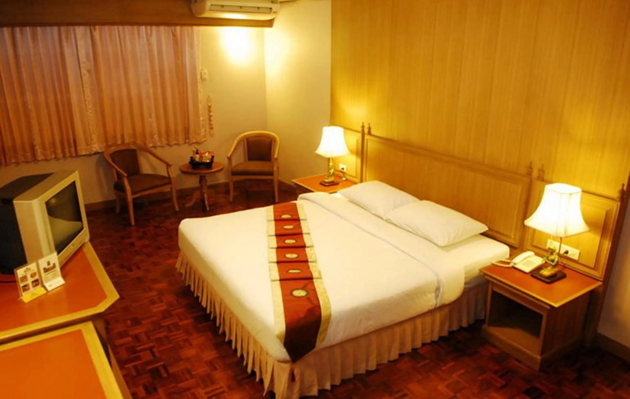 Bed in Silom Village Inn