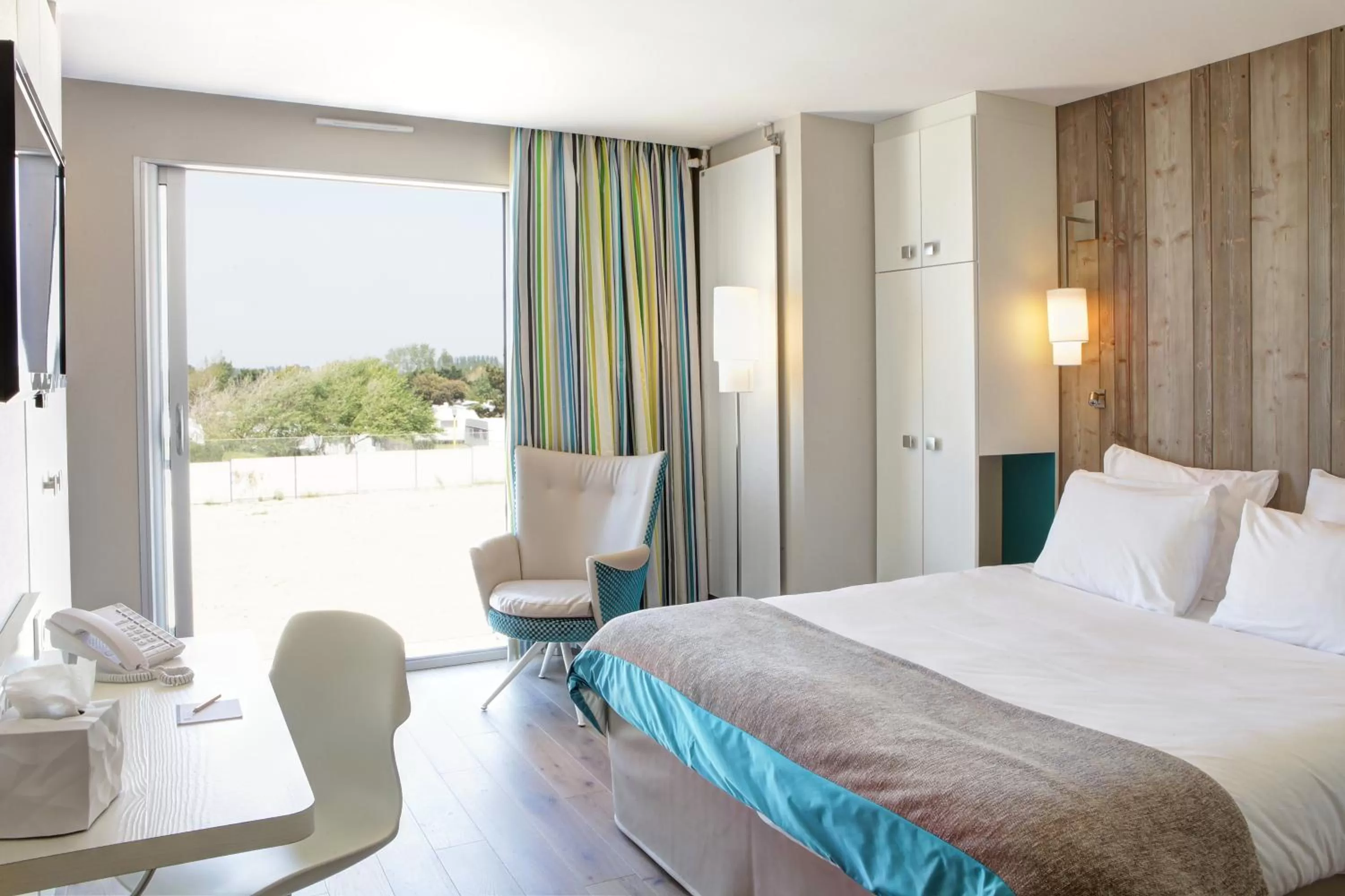 Room with Partial Sea View in Hôtel de la Baie - Thalassothérapie PREVITHAL