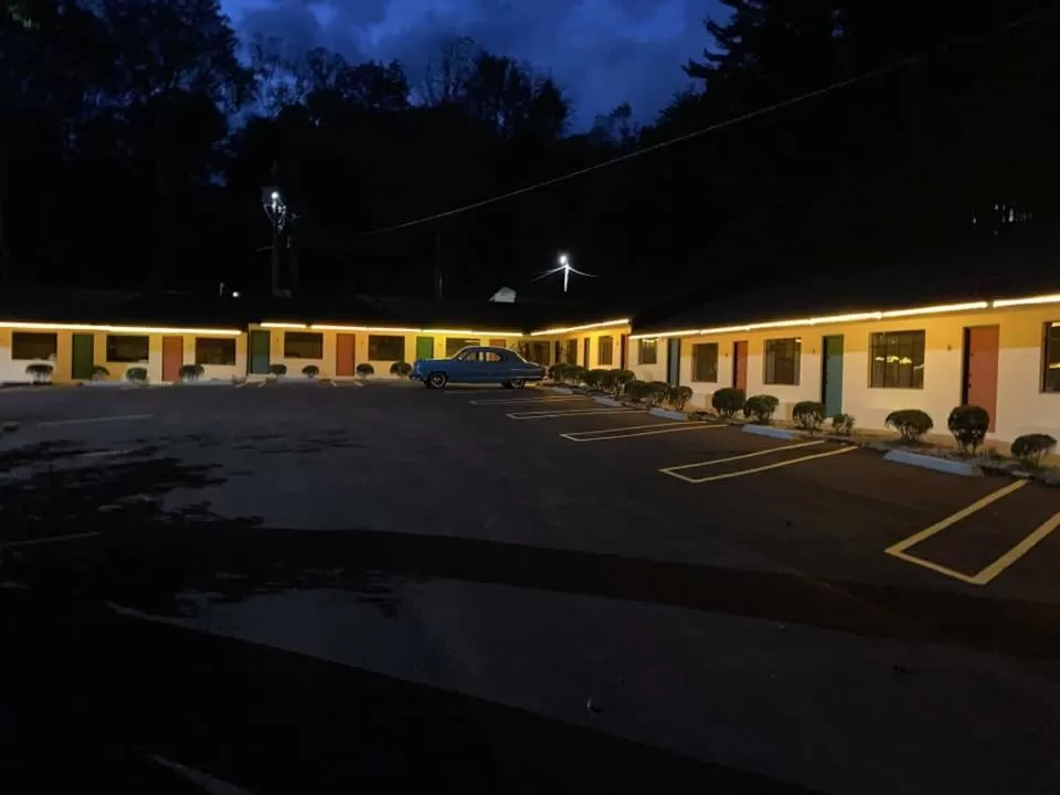 Property building in Route 19 Inn