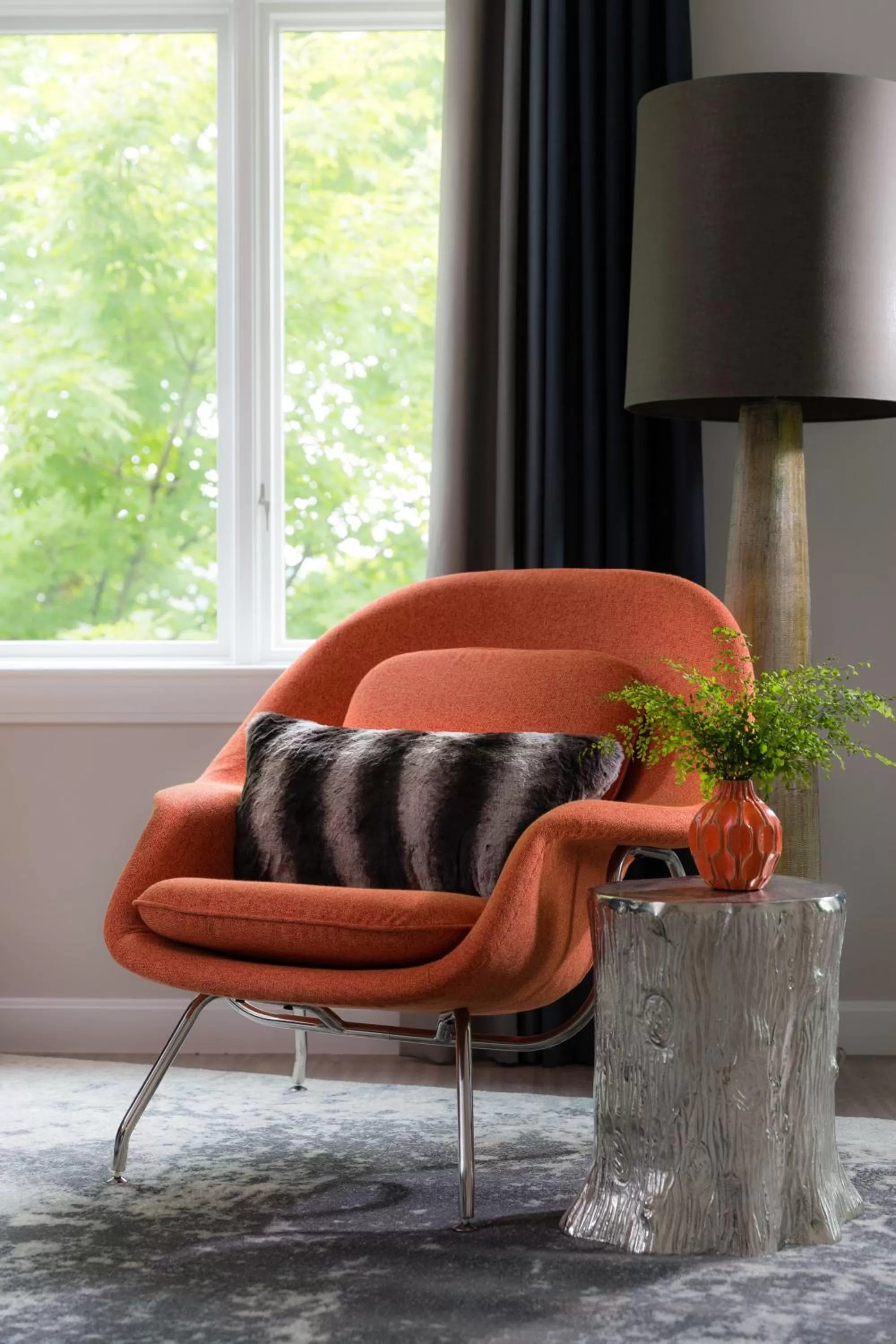 Seating area in Field Guide Lodge