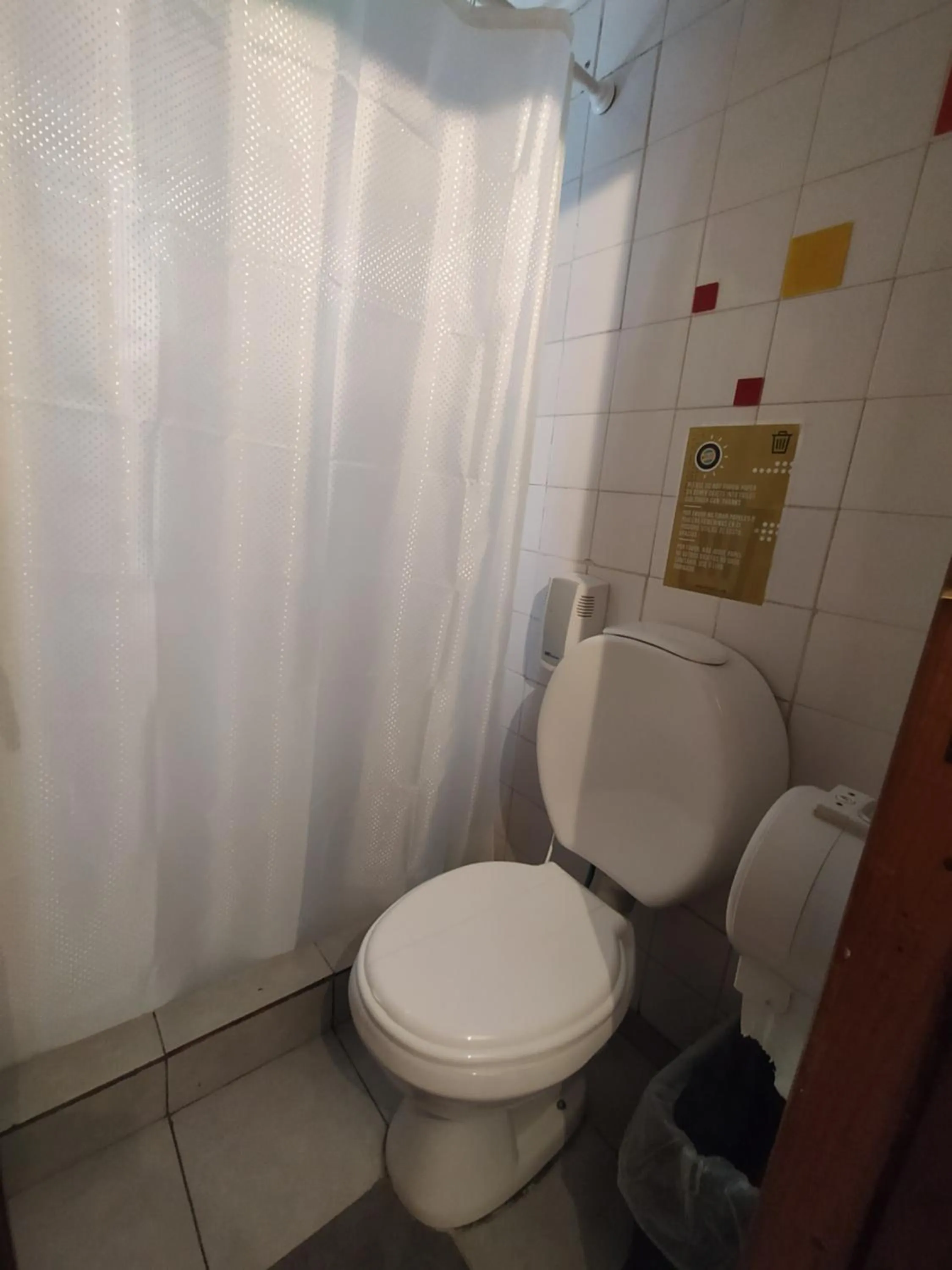 Bathroom in Play Hostel Arcos