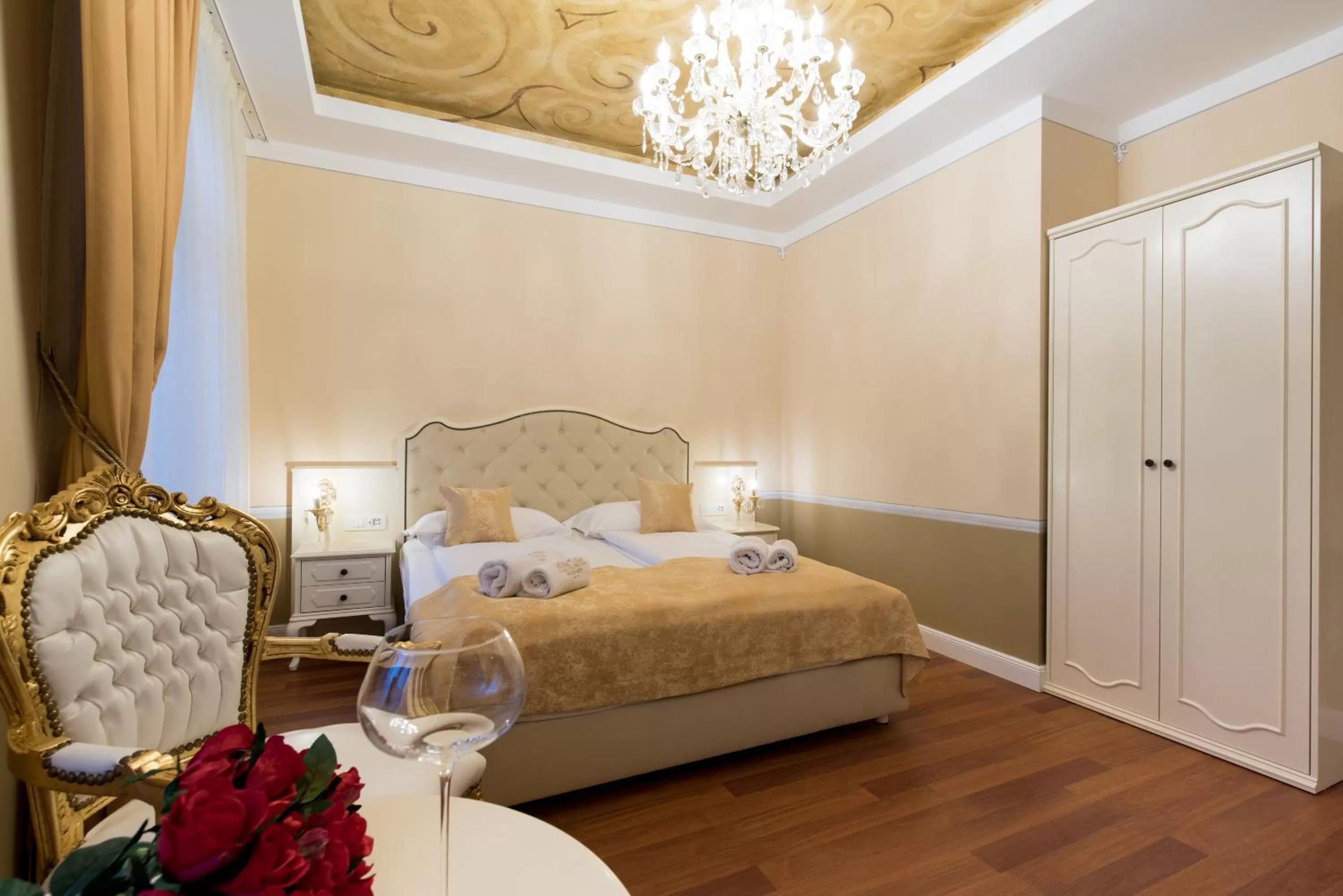 Bed in Central Square Heritage Hotel