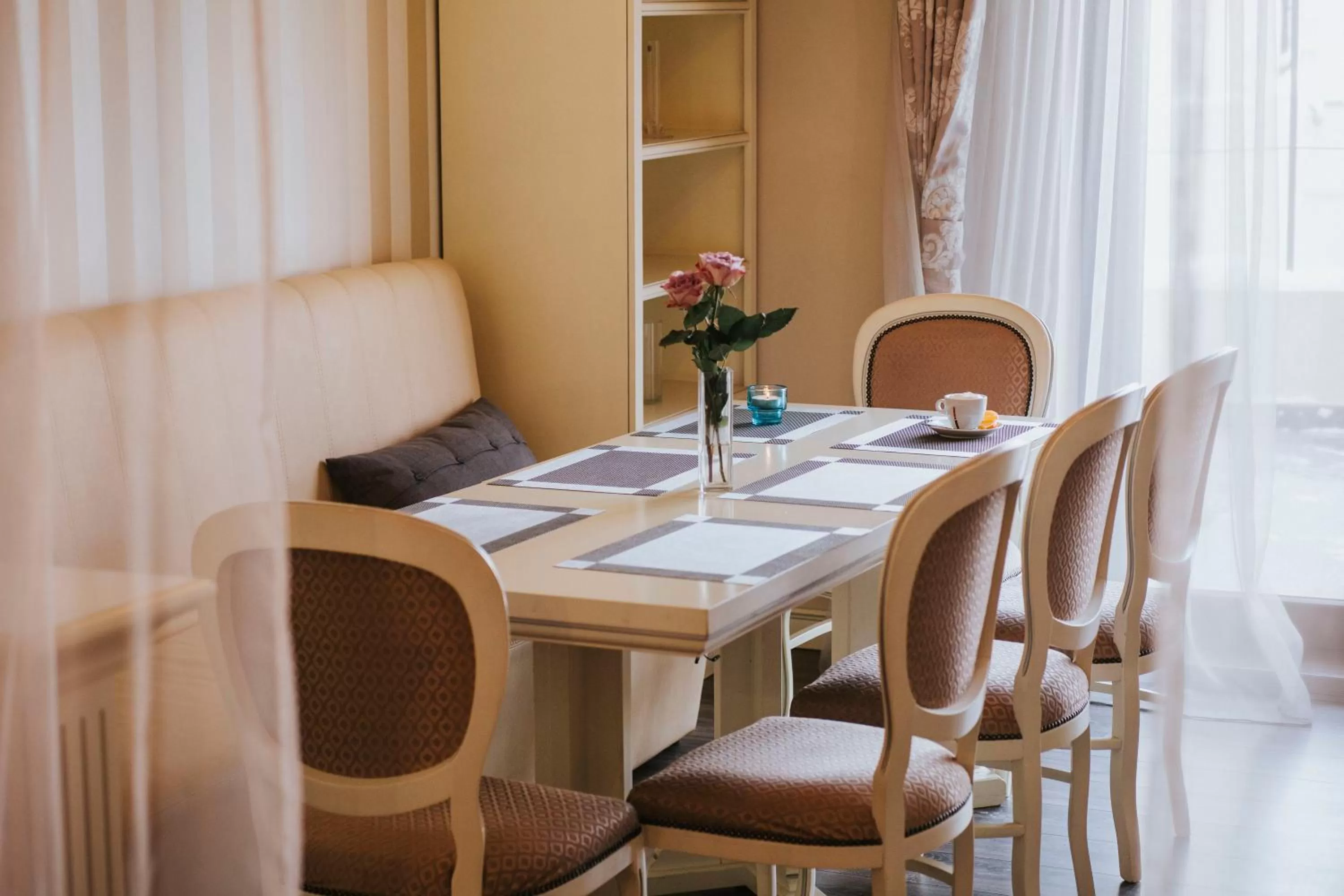 Restaurant/places to eat in Vila Cornelia