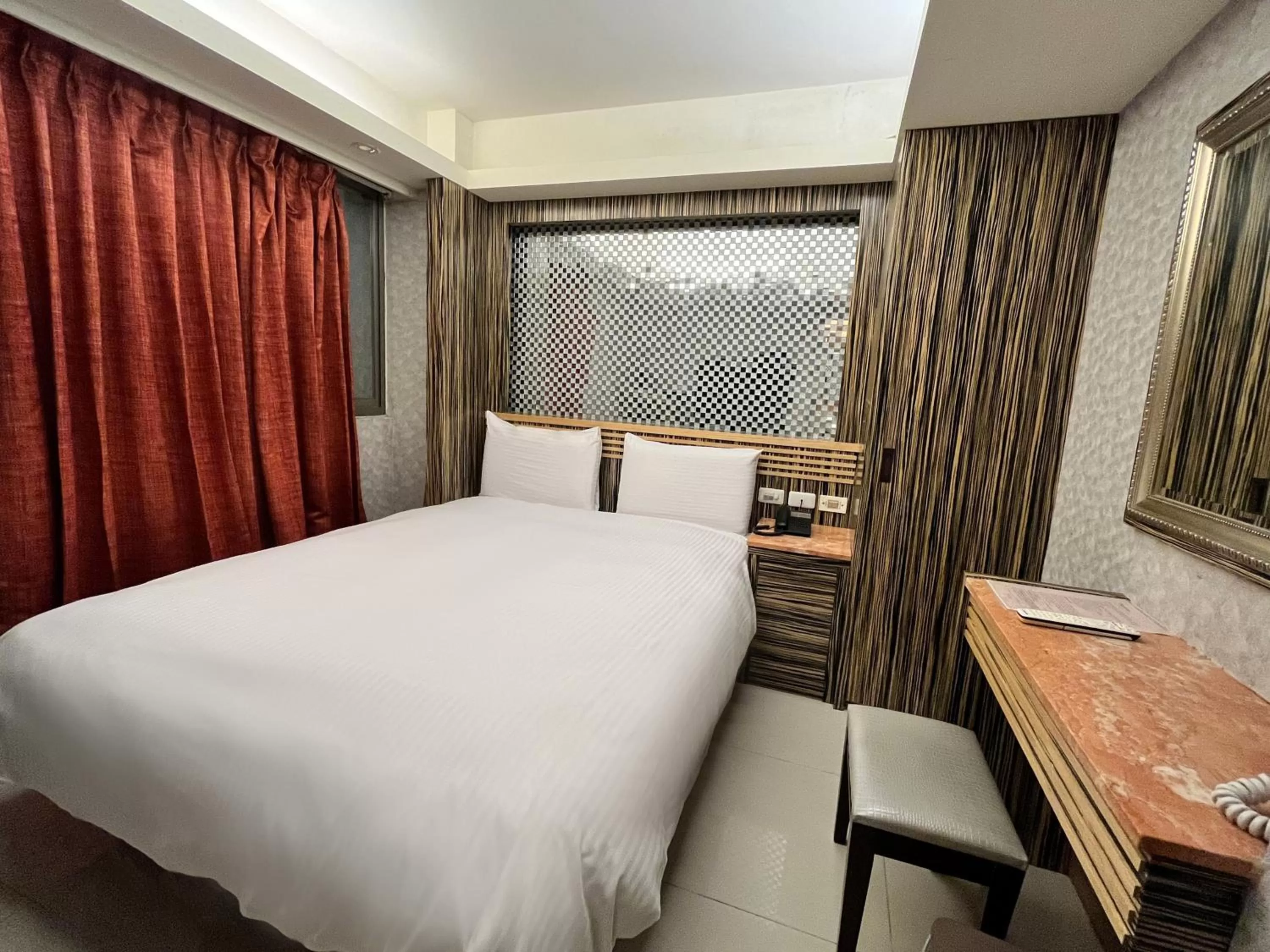 Photo of the whole room, Bed in Guide Hotel Taipei Xinyi