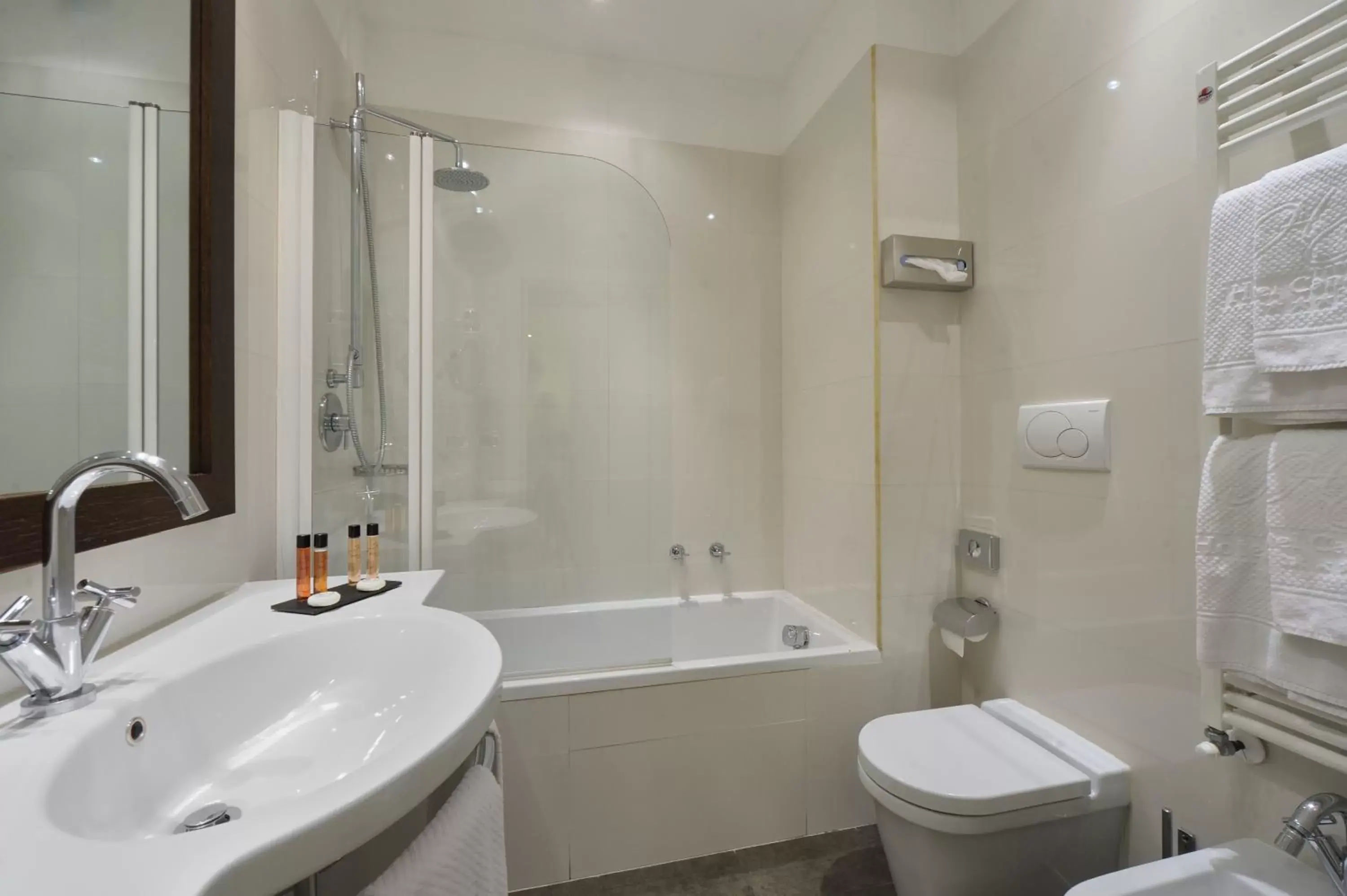 Executive Triple Room in Hotel Canada Executive Triple Room in Hotel Canada