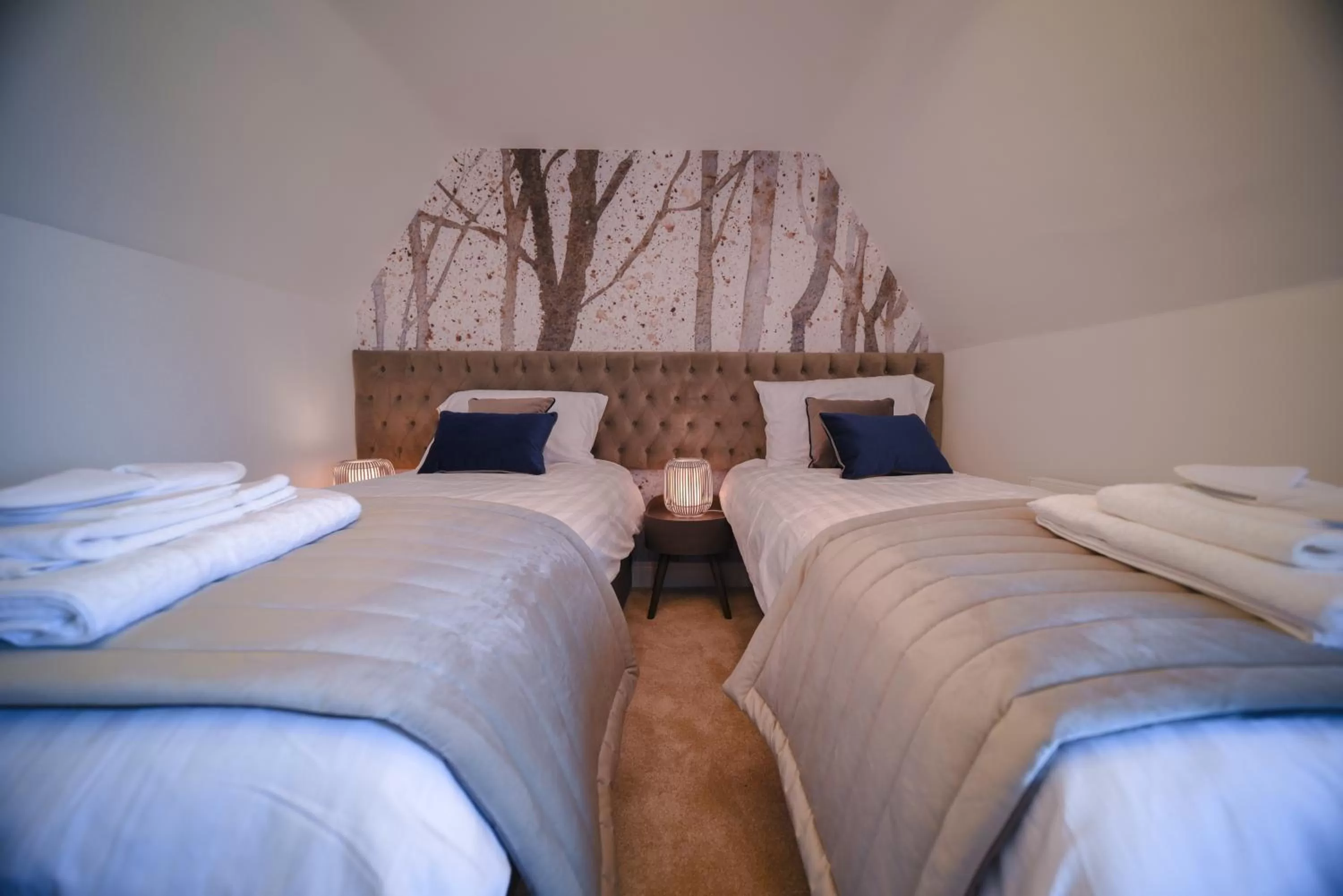 Photo of the whole room, Bed in The Strand Hotel, the former residence of Oscar Wilde