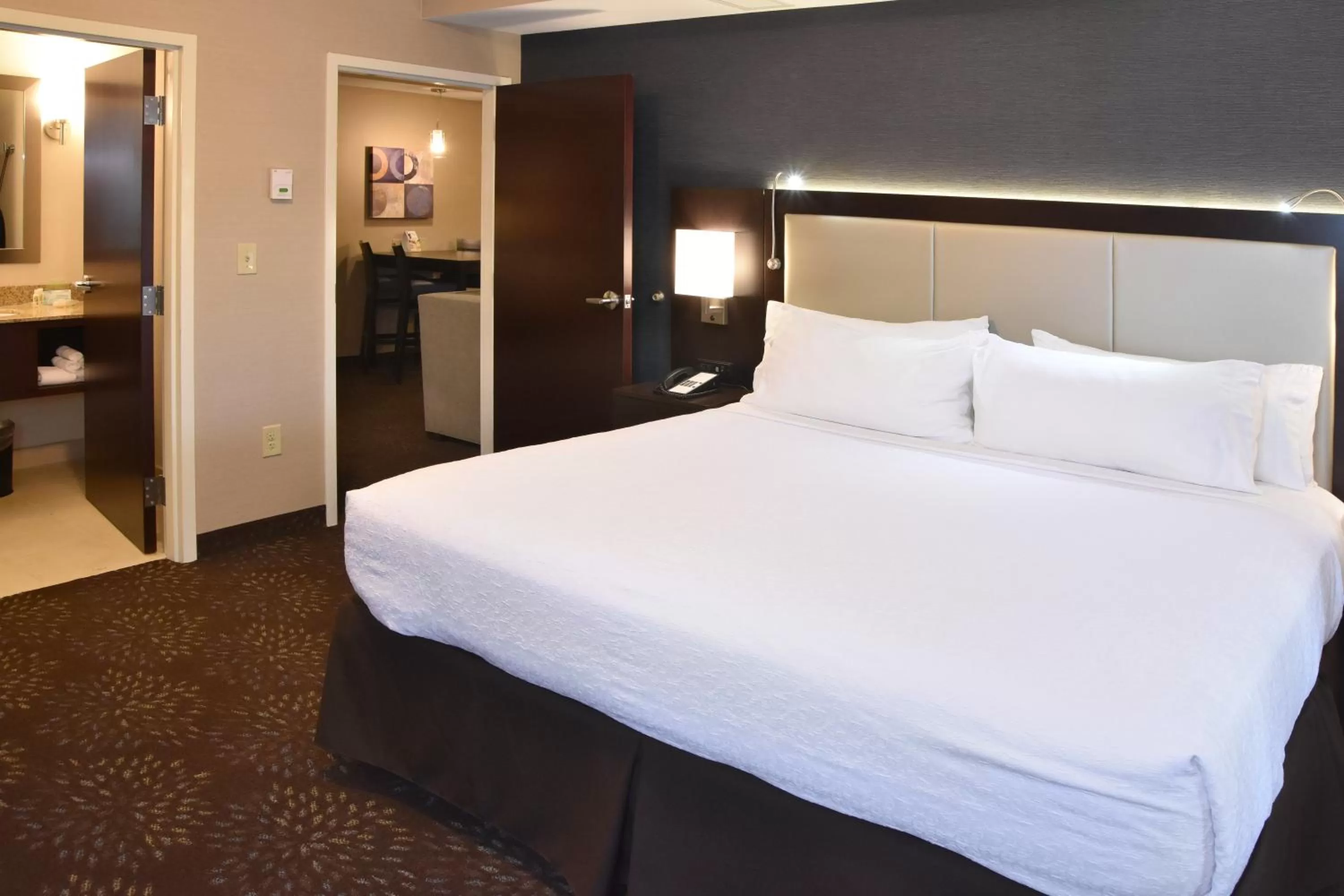Photo of the whole room, Bed in Holiday Inn Canton-Belden Village by IHG