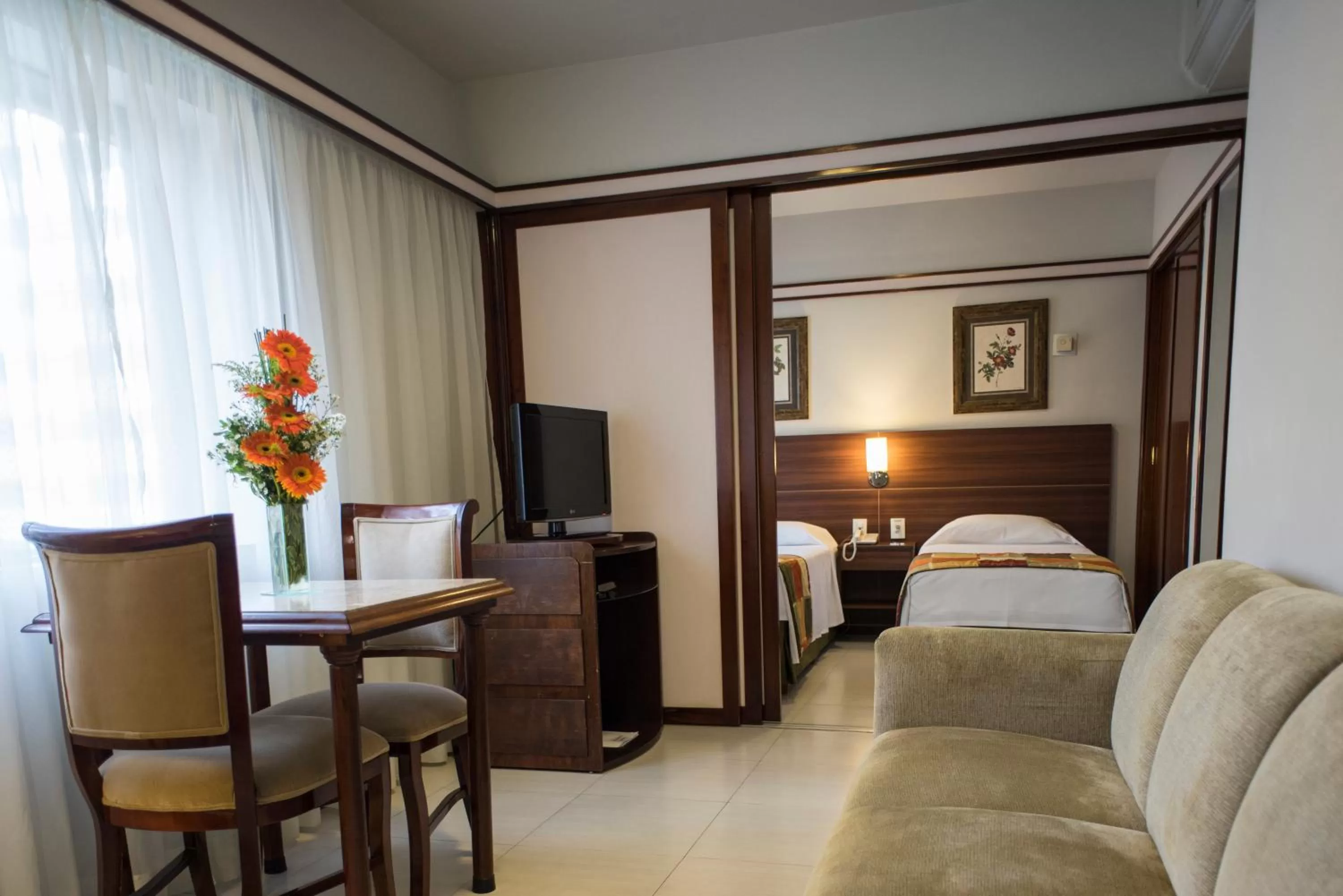 Living room, Bed in Bristol The Time Berrini