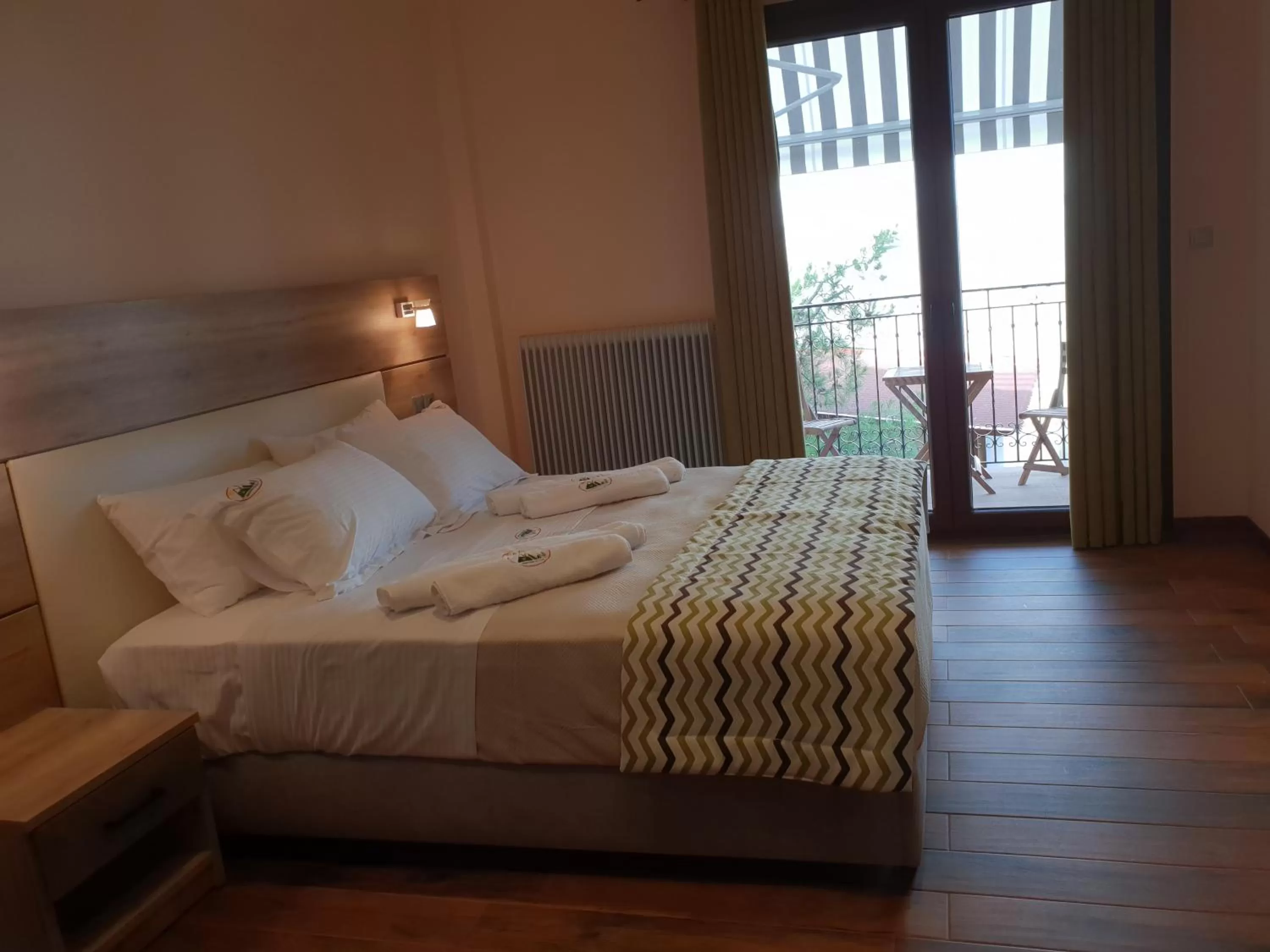 Photo of the whole room, Bed in Mondeus Inn Luxury