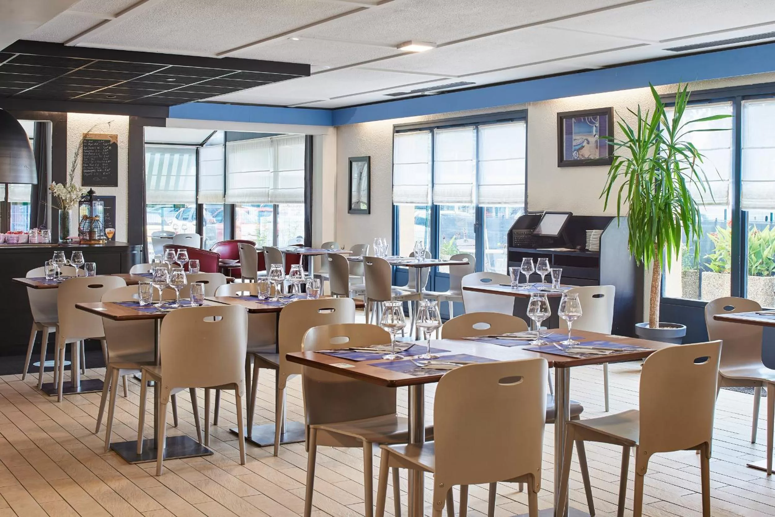 Restaurant/places to eat in Kyriad Tarbes Bastillac