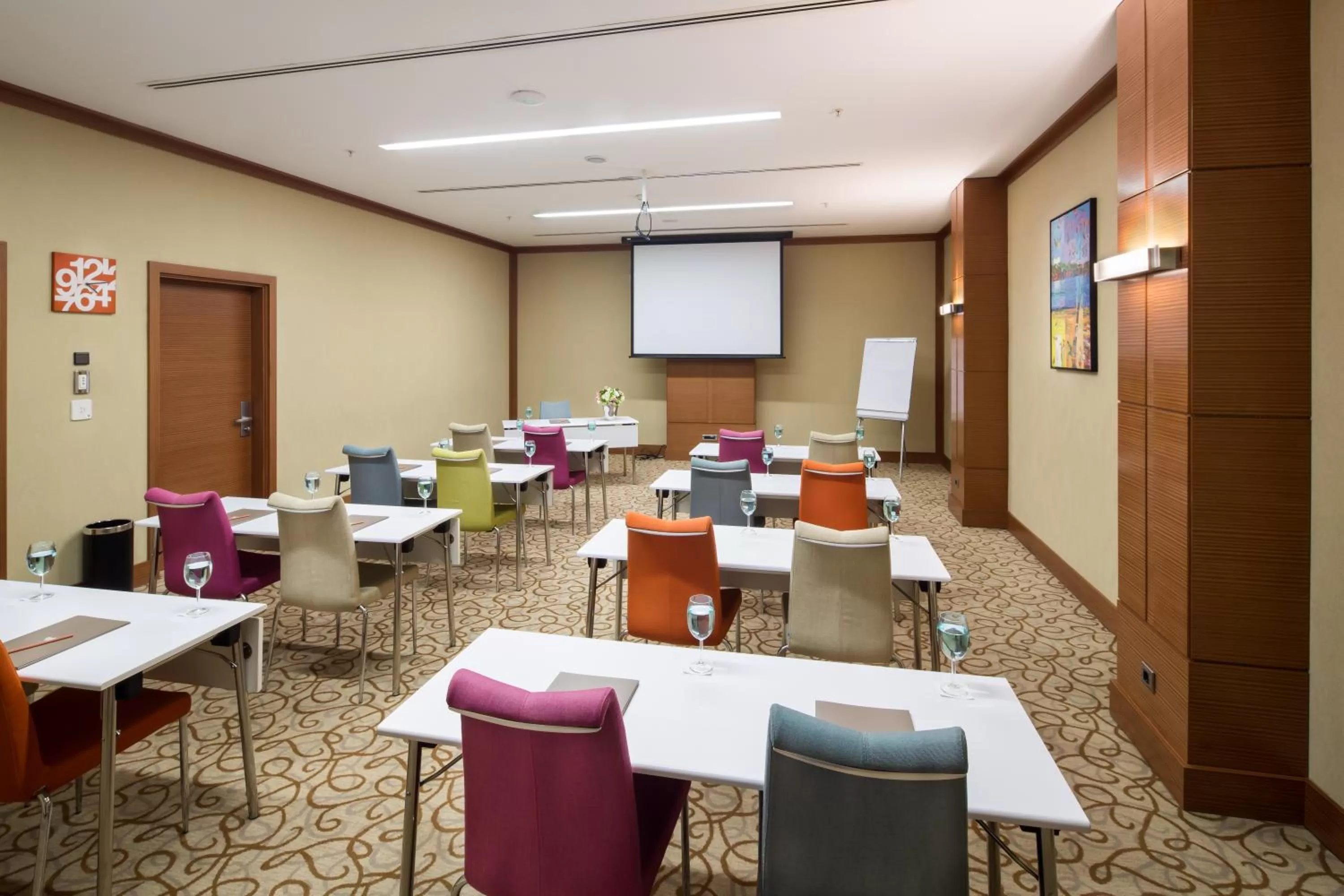 TV and multimedia in Midtown Hotel