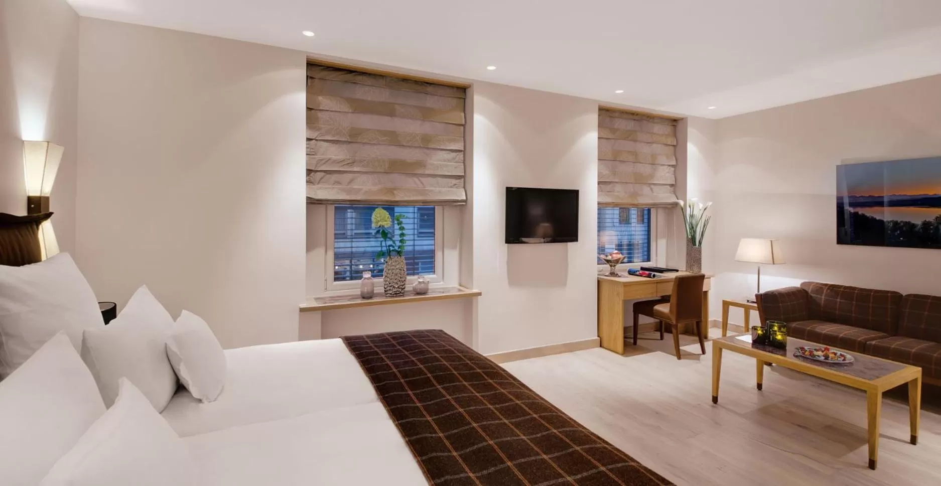 Photo of the whole room, Bed in Excelsior by Geisel