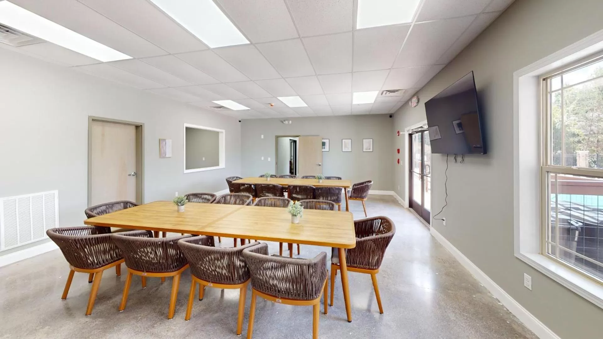 Communal lounge/ TV room in Viewpoint Condominiums