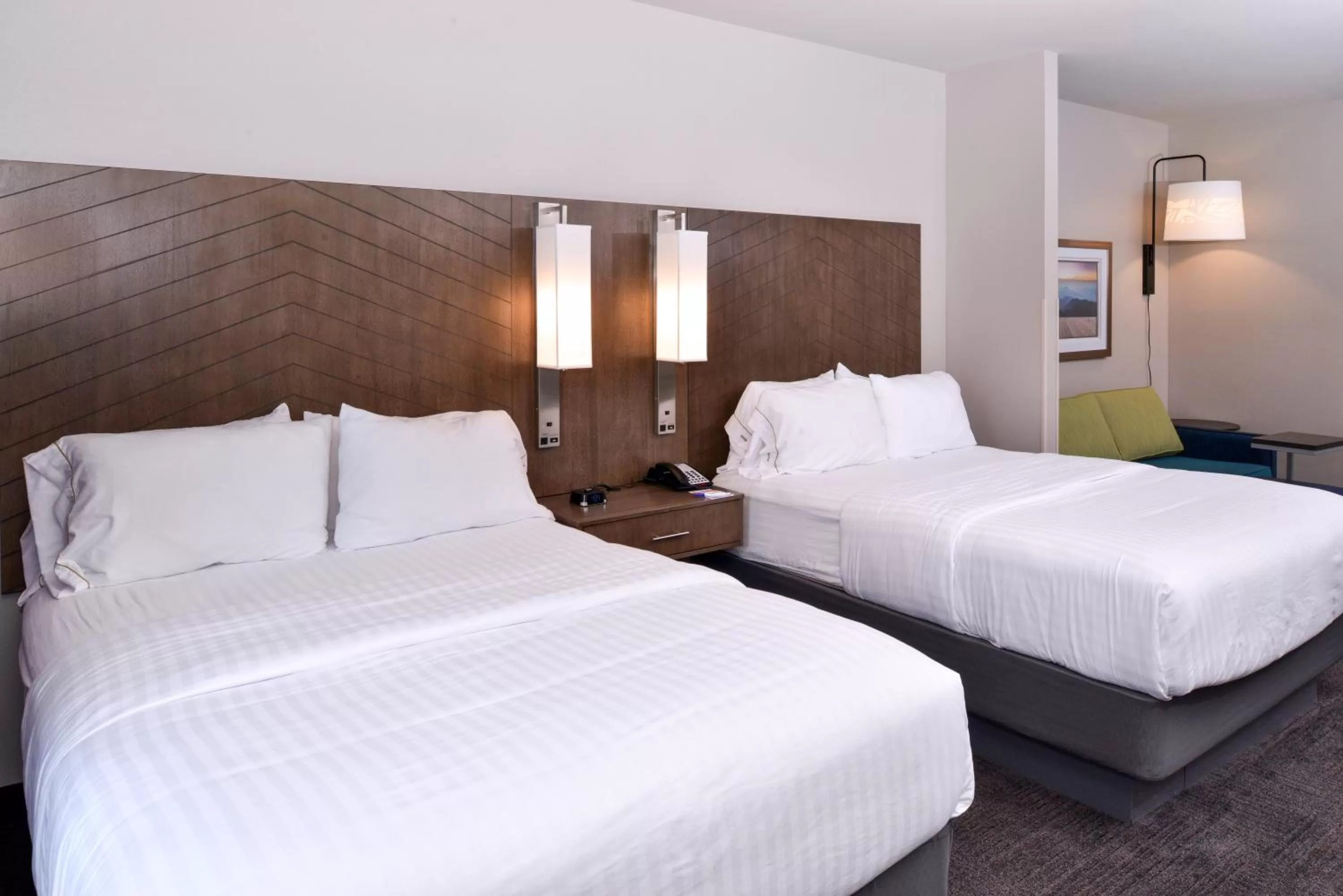 Photo of the whole room, Bed in Holiday Inn Express and Suites Bryant - Benton Area by IHG