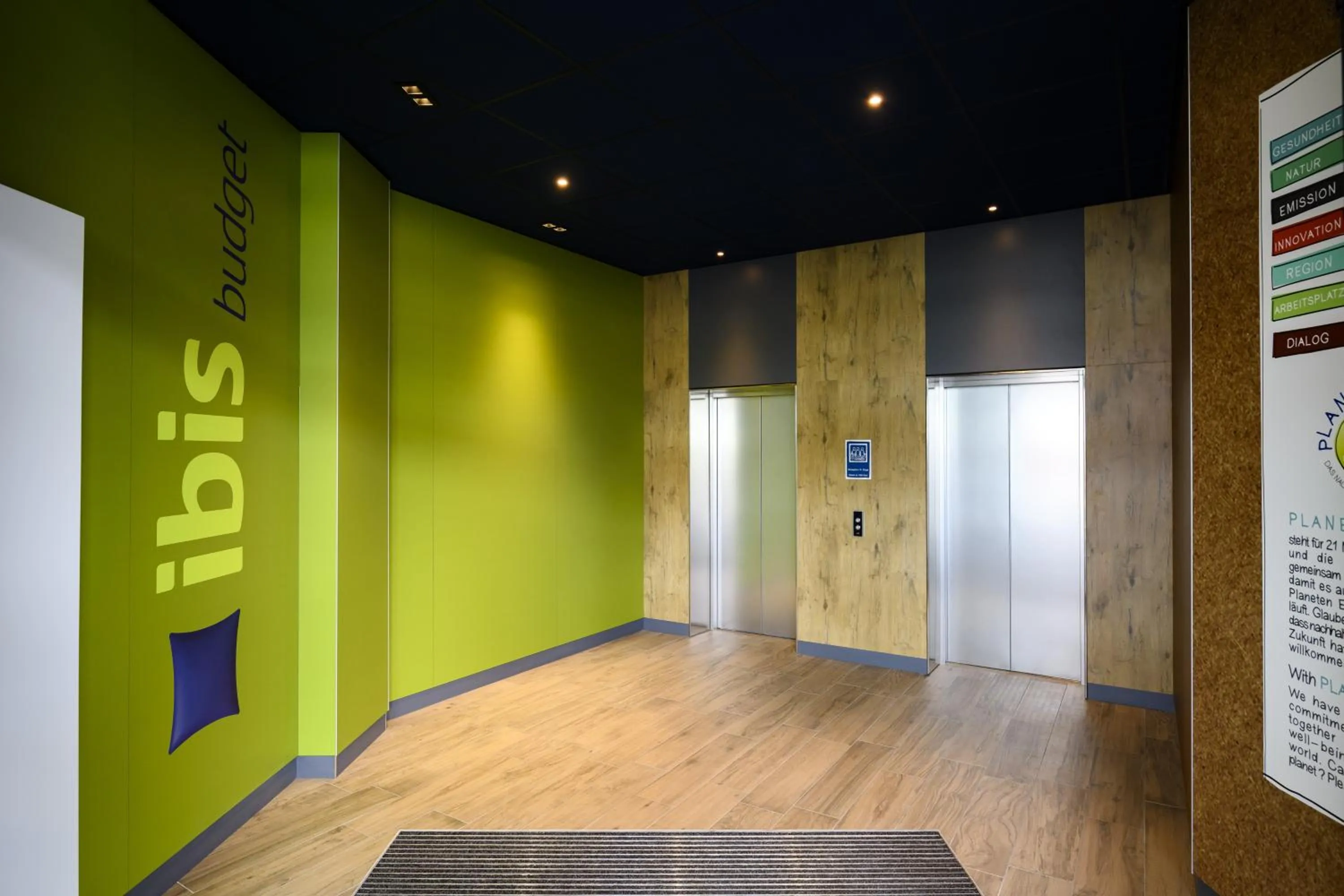 Lobby or reception in ibis budget Bremen City Center