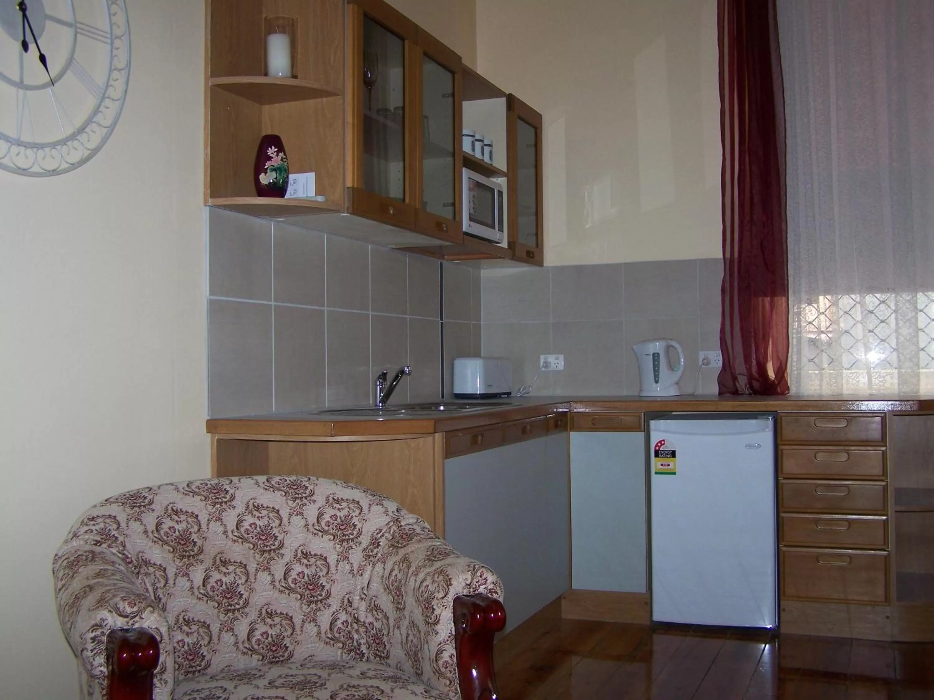 Kitchen or kitchenette, Kitchen/Kitchenette in RJ's Bed & Breakfast