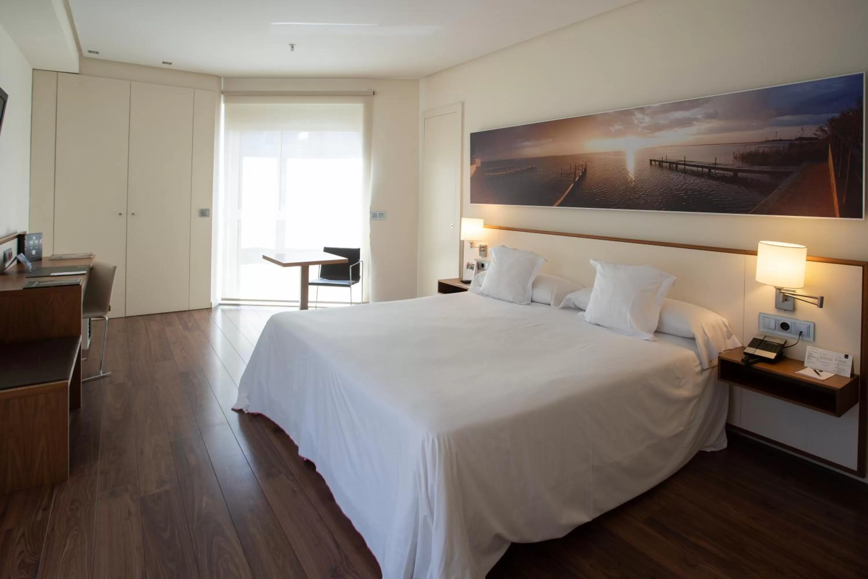 Photo of the whole room, Bed in Primus Valencia