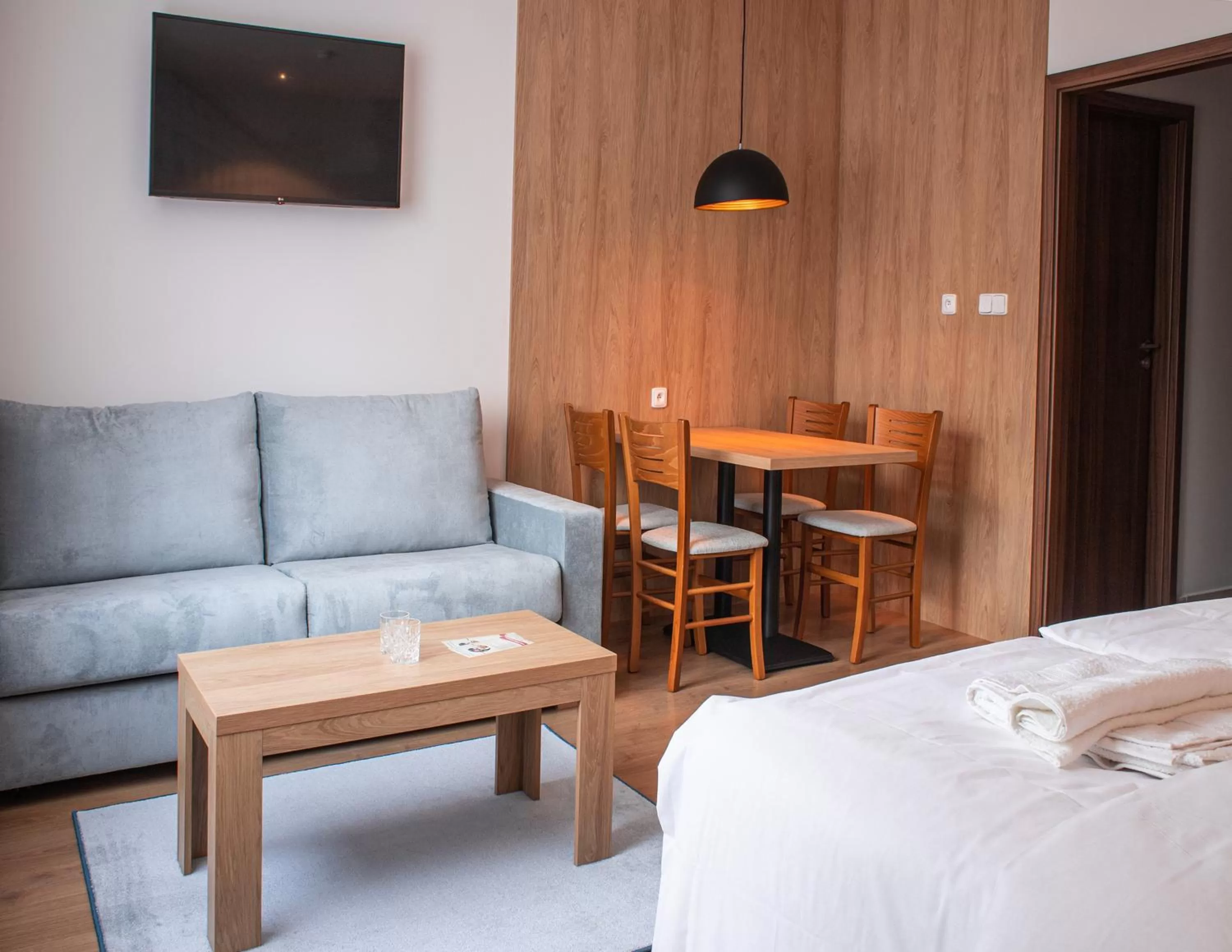 Dining area, Bed in Beseda