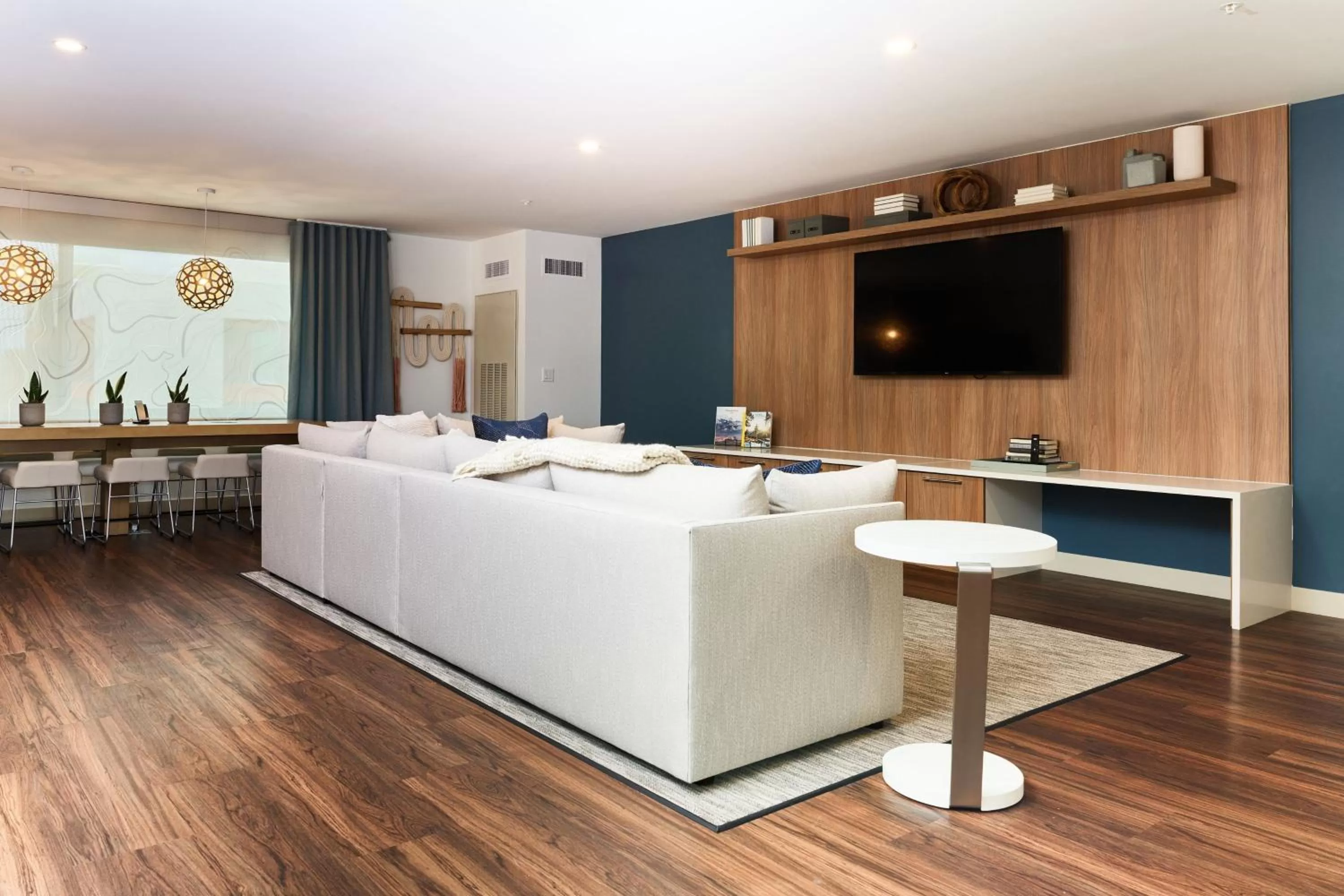 Photo of the whole room in Element Chattanooga East