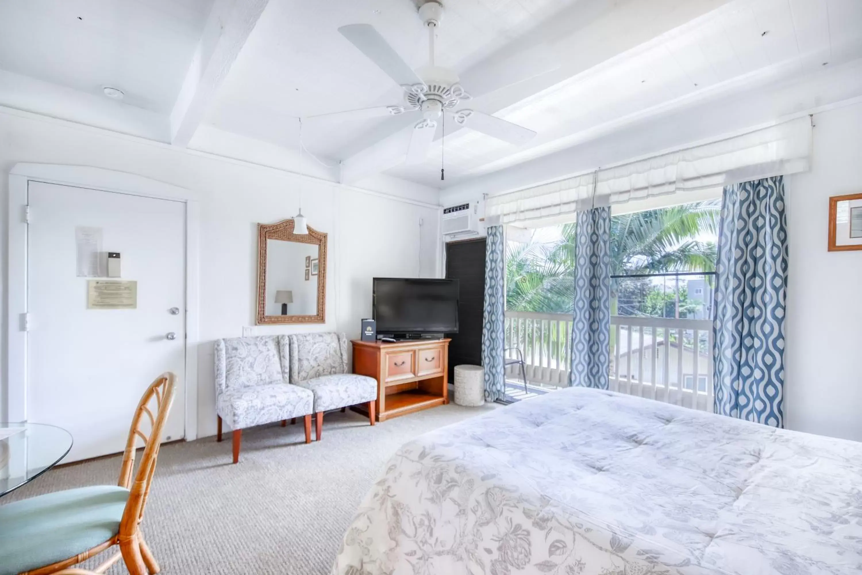 TV/Entertainment Center in Kona Bali Kai #334 TV/Entertainment Center in Kona Bali Kai #334