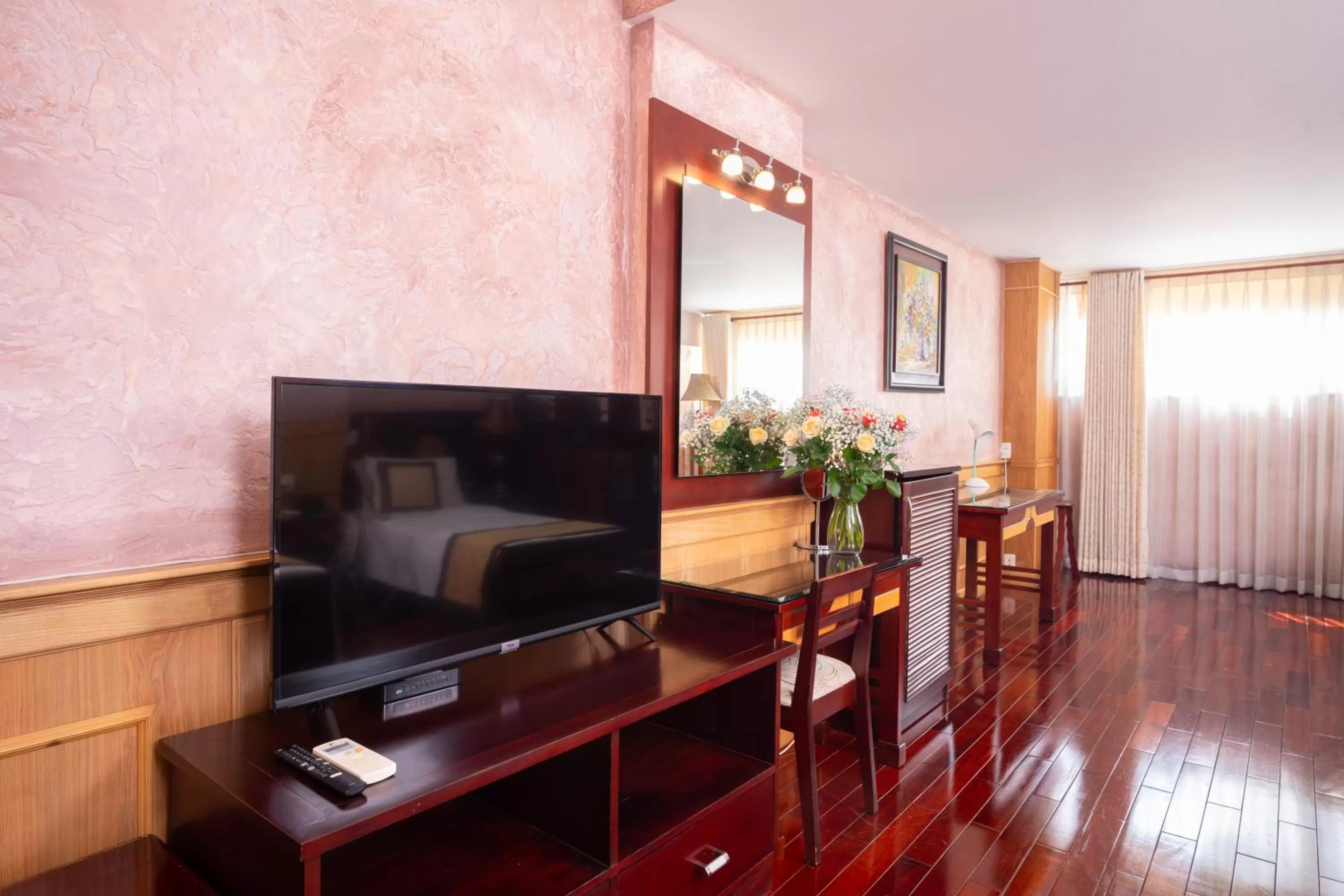 Communal lounge/ TV room in Duc Vuong Saigon Hotel - Bui Vien