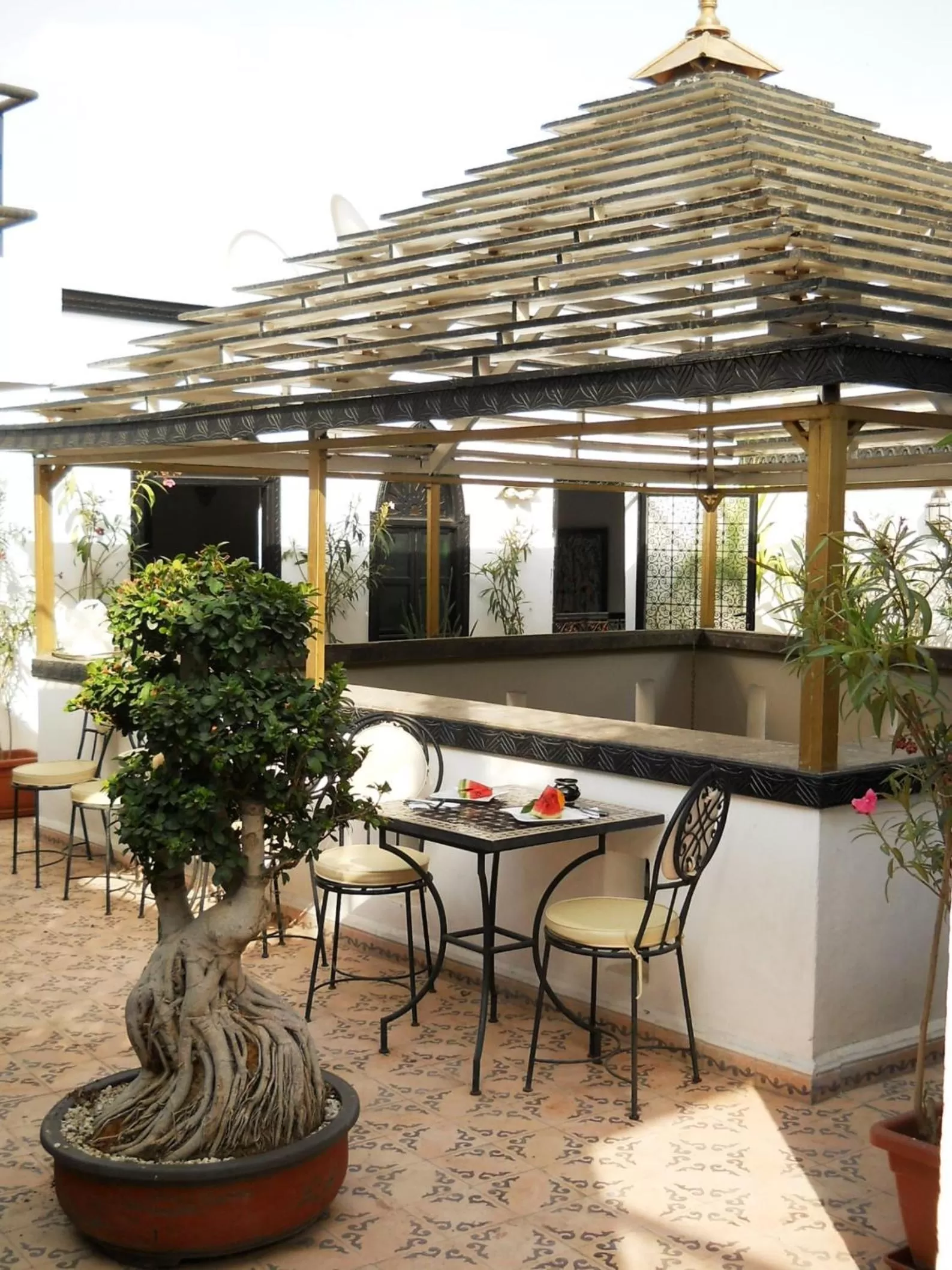 Restaurant/places to eat in Ryad Laârouss