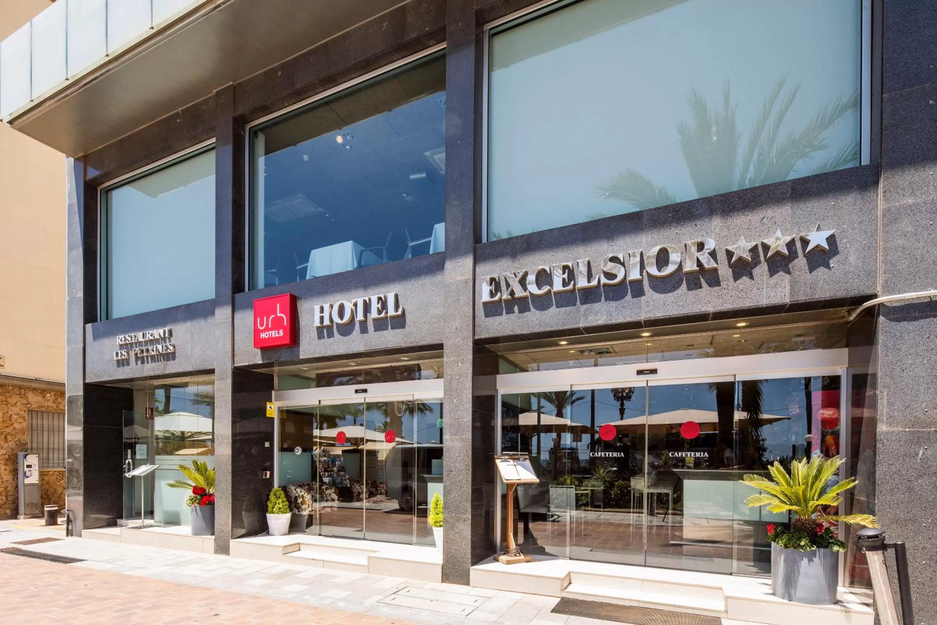 Facade/entrance in URH Excelsior