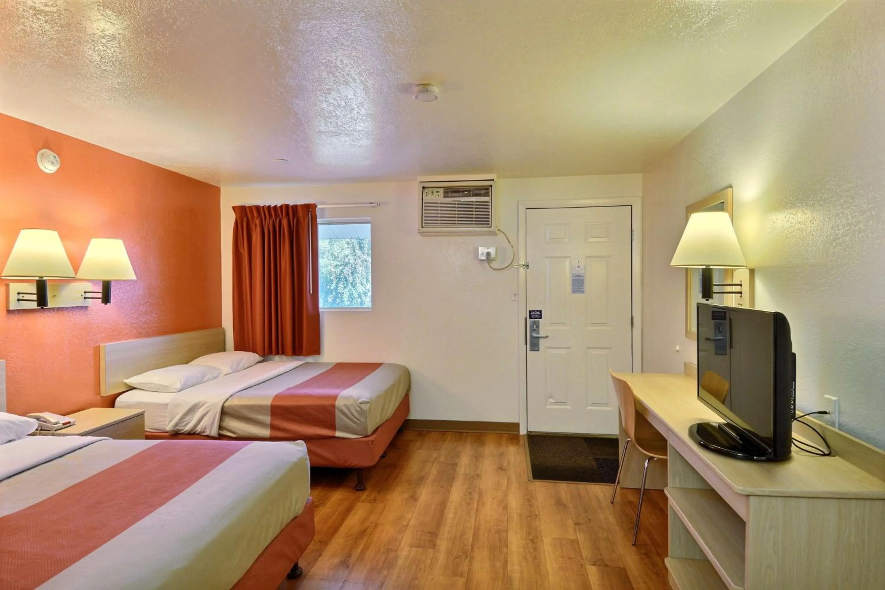 Photo of the whole room, Bed in Travelodge by Wyndham Brattleboro VT