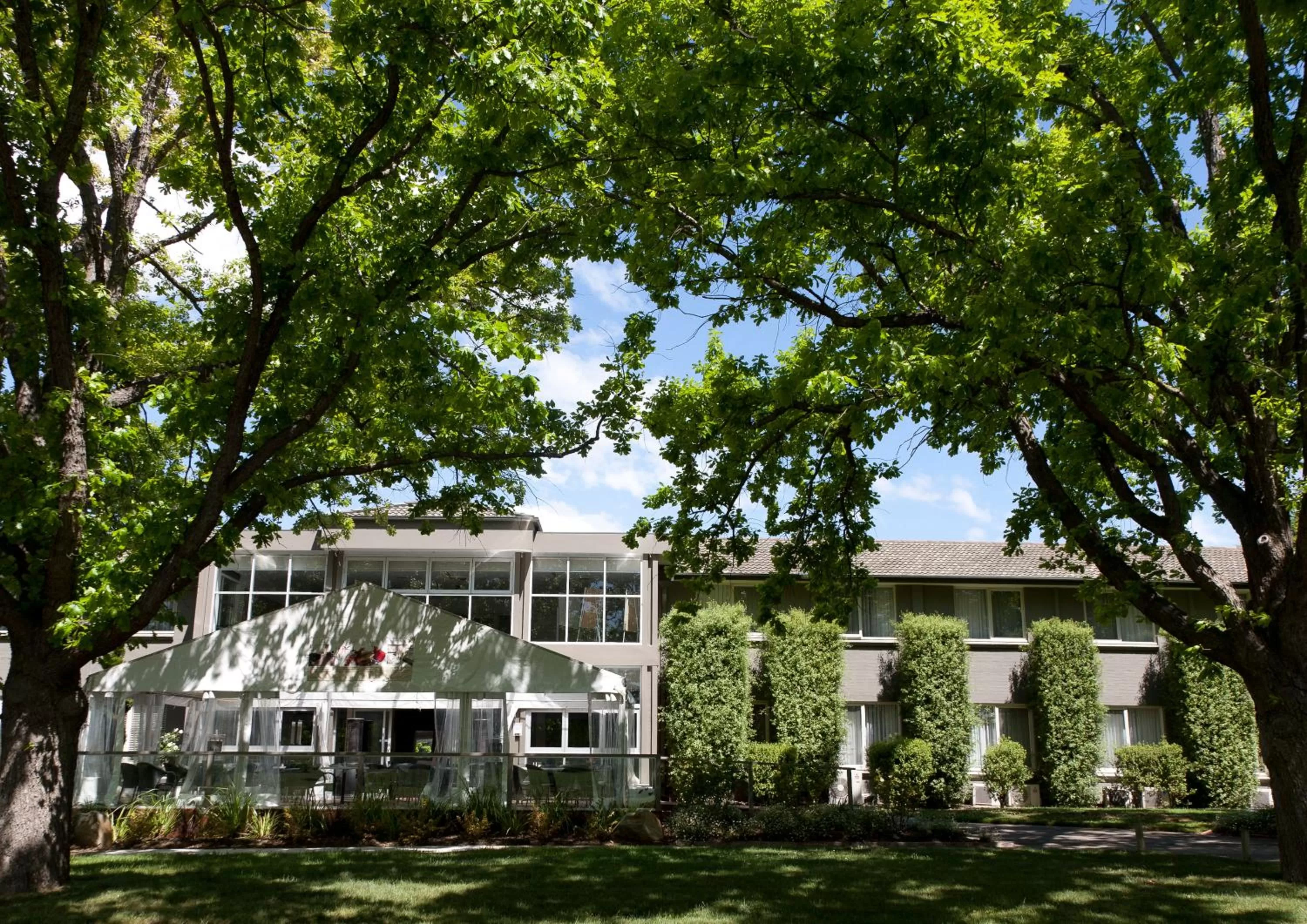 Facade/entrance in Forrest Hotel & Apartments