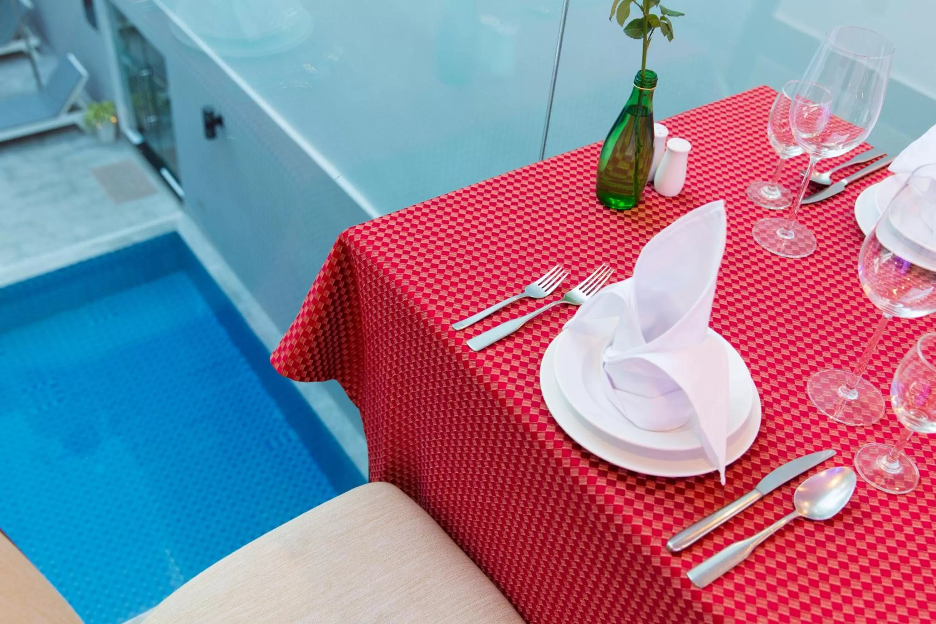 Restaurant/places to eat in Starlet Hotel