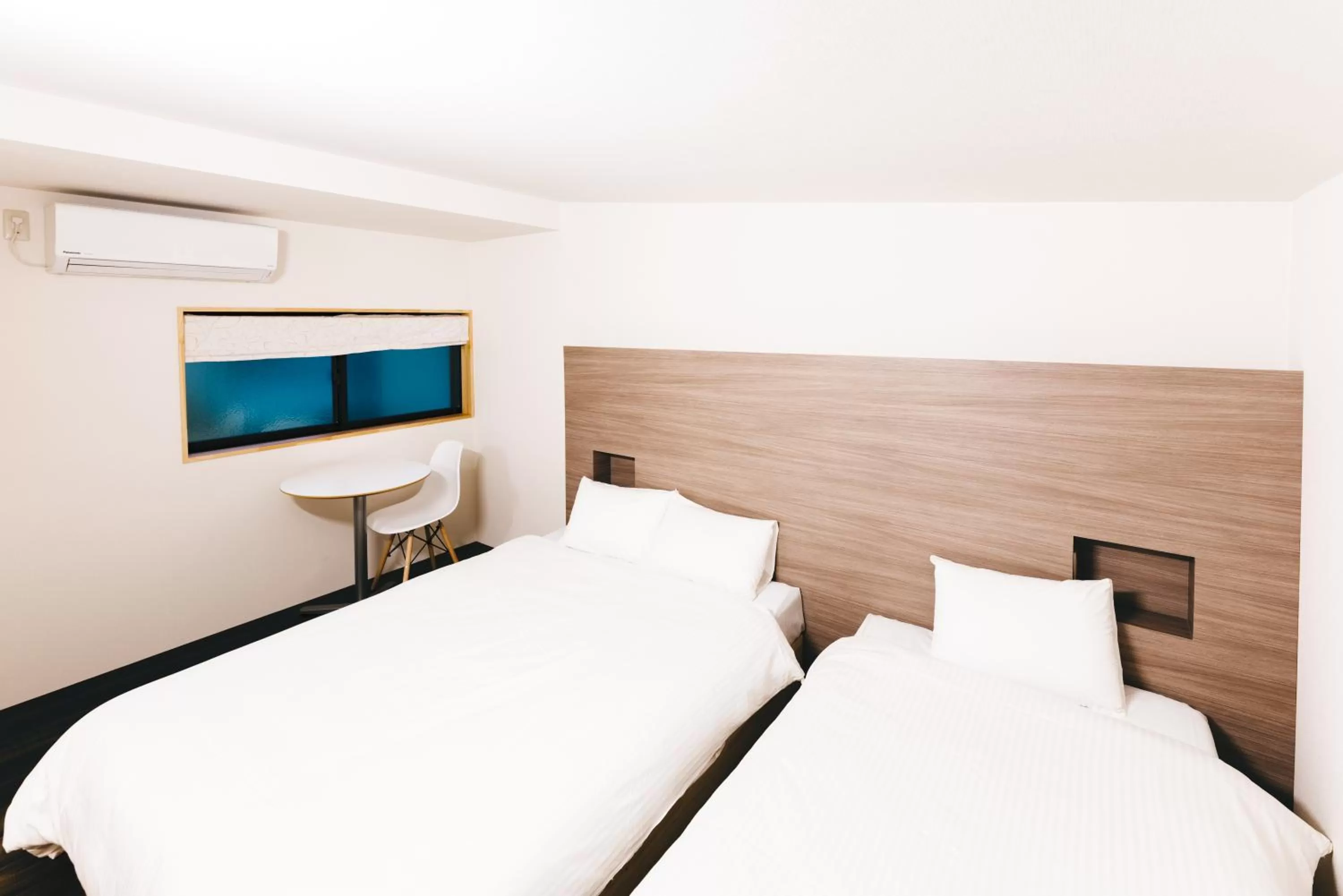 Bed in B&B MIKAWA Info Centre - Kanazawa Fish Harbour