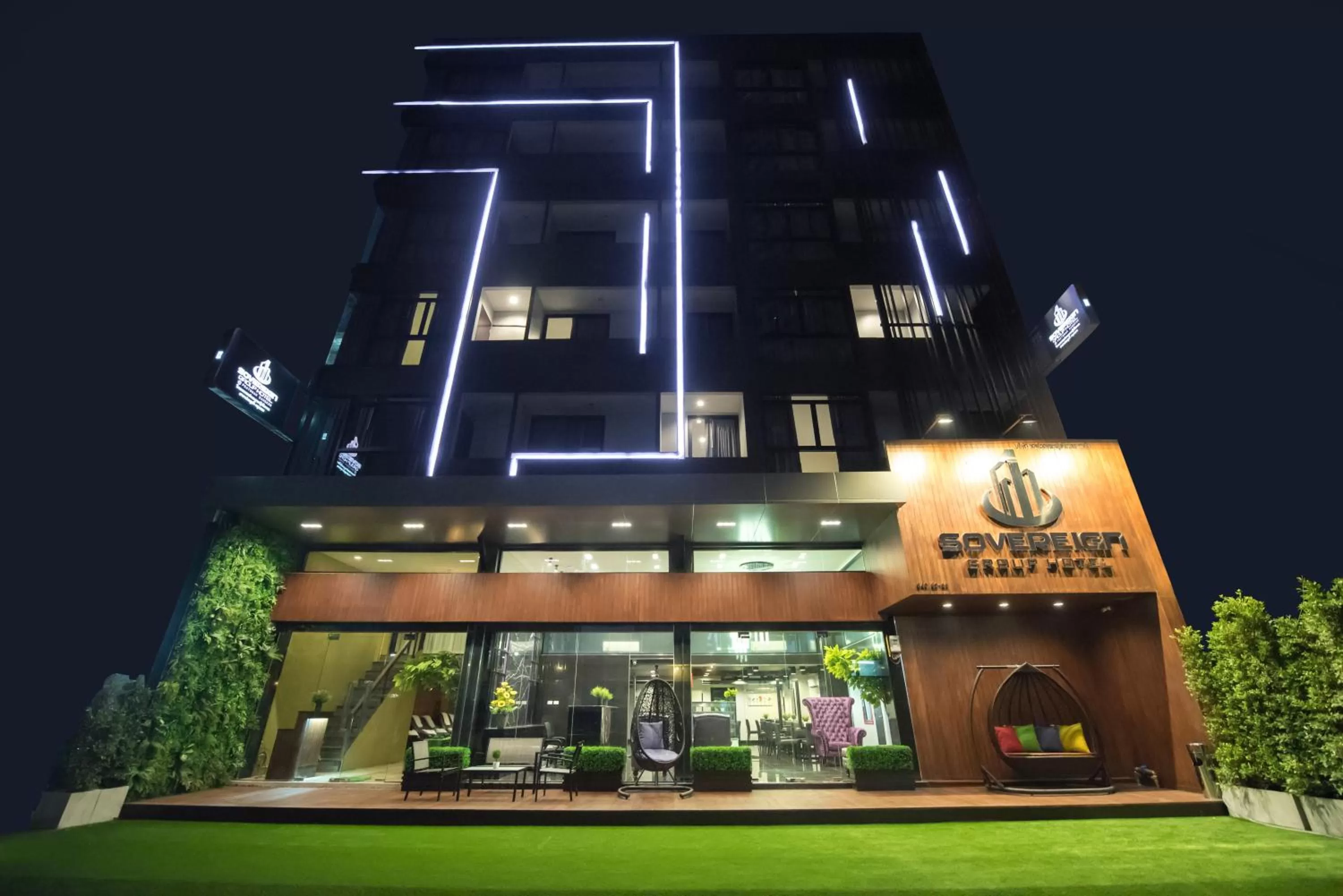 Facade/entrance in Sovereign Group Hotel at Pratunam
