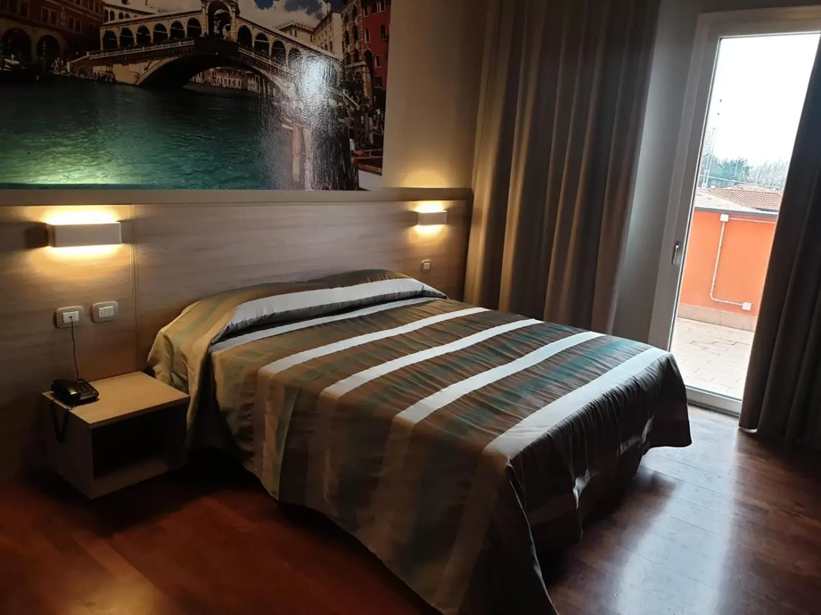 Twin/Double Room - single occupancy in Hotel Altieri Twin/Double Room - single occupancy in Hotel Altieri