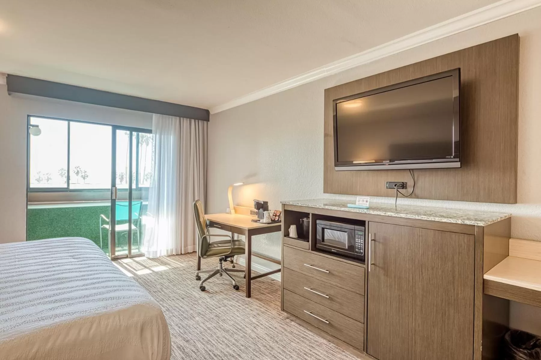 Coffee/tea facilities, Bed in Amanzi Hotel, an Ascend Collection Hotel