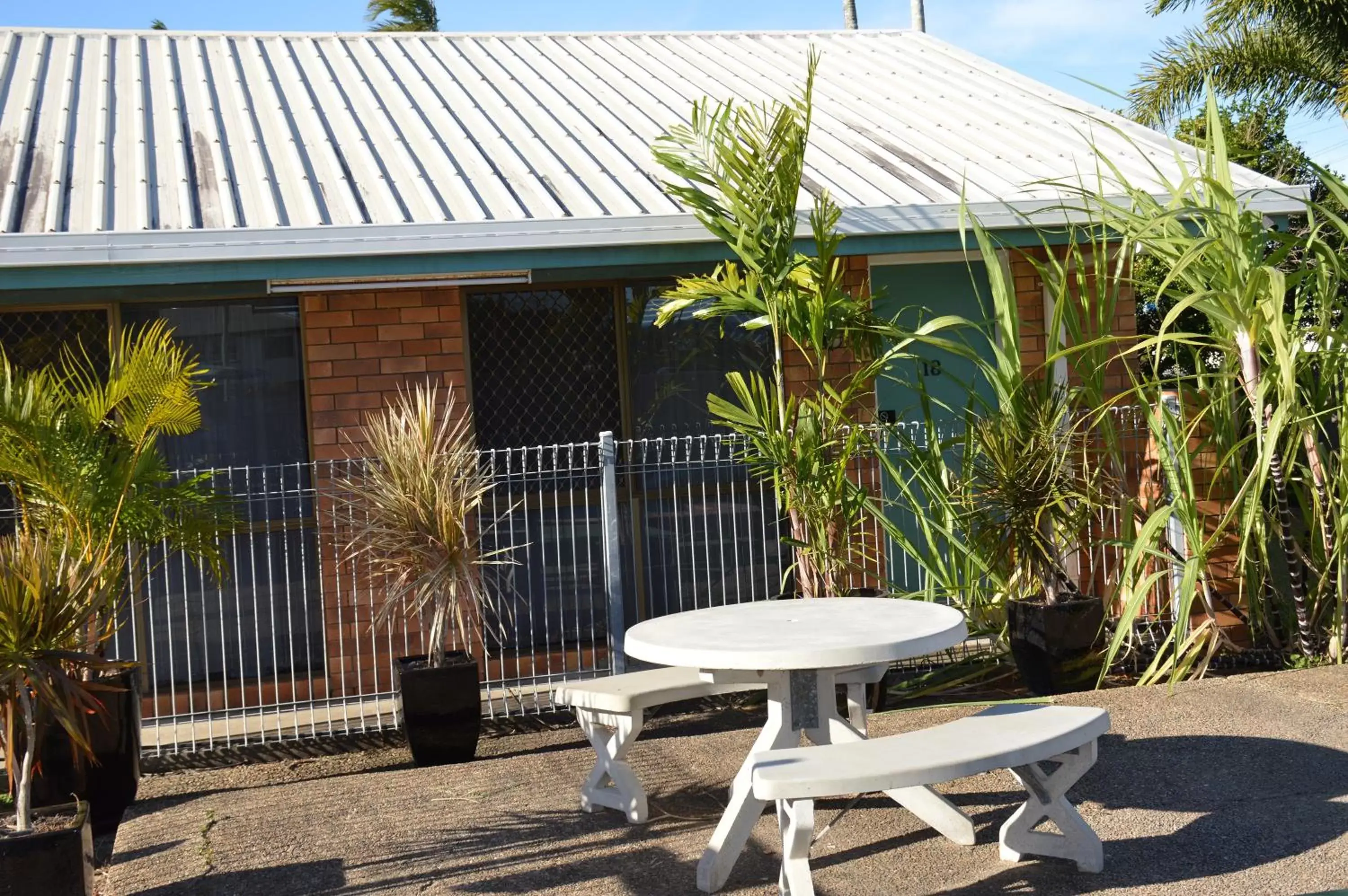 Facade/entrance in Mackay Apartments The Rover Facade/entrance in Mackay Apartments The Rover