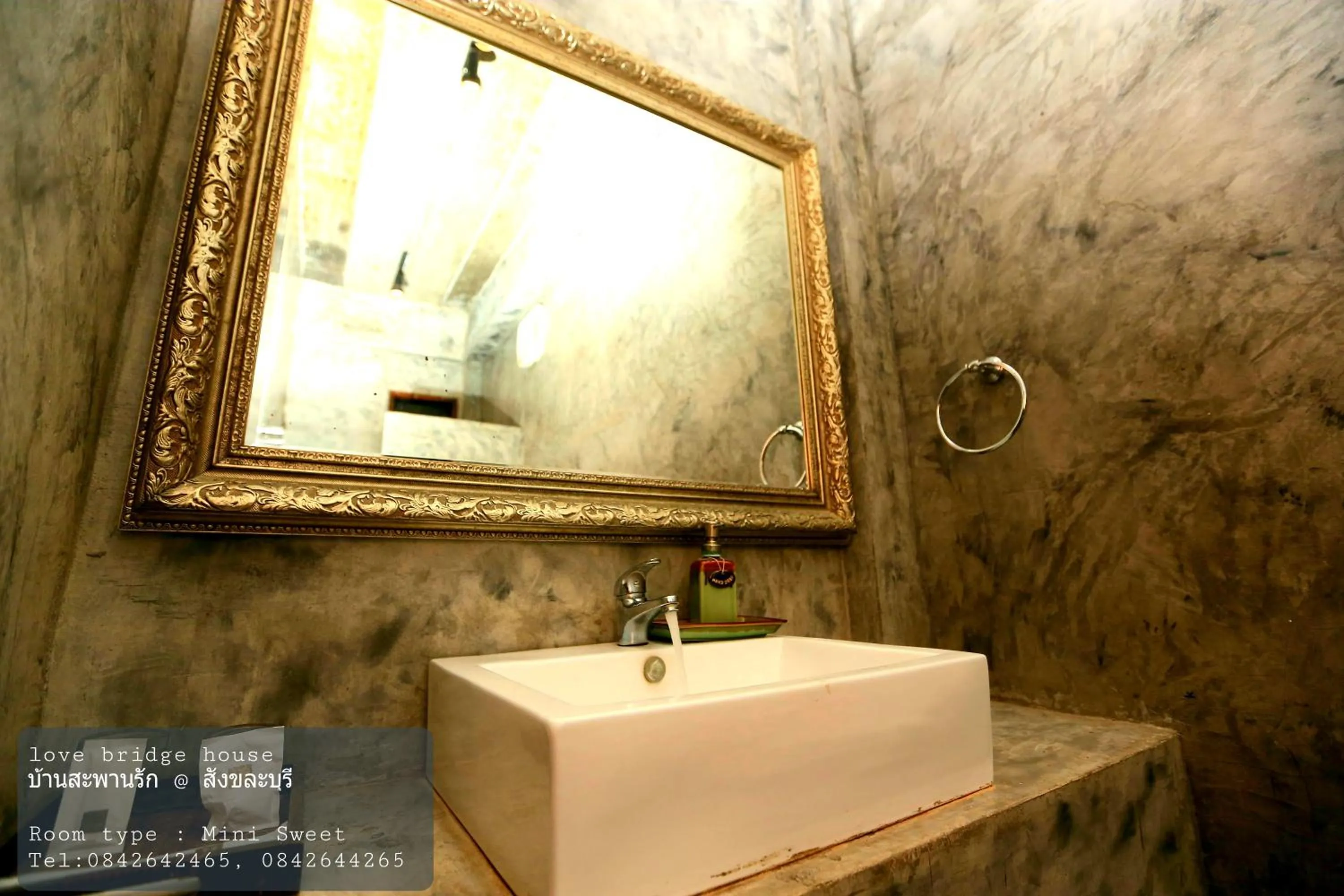 Love Bridge House บ้านสะพานรัก