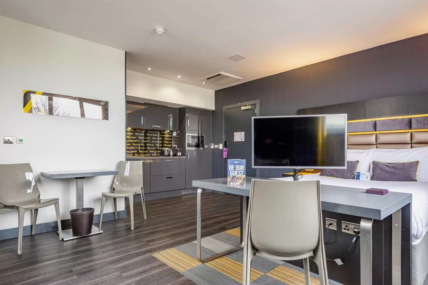 Seating area in Roomzzz Chester City