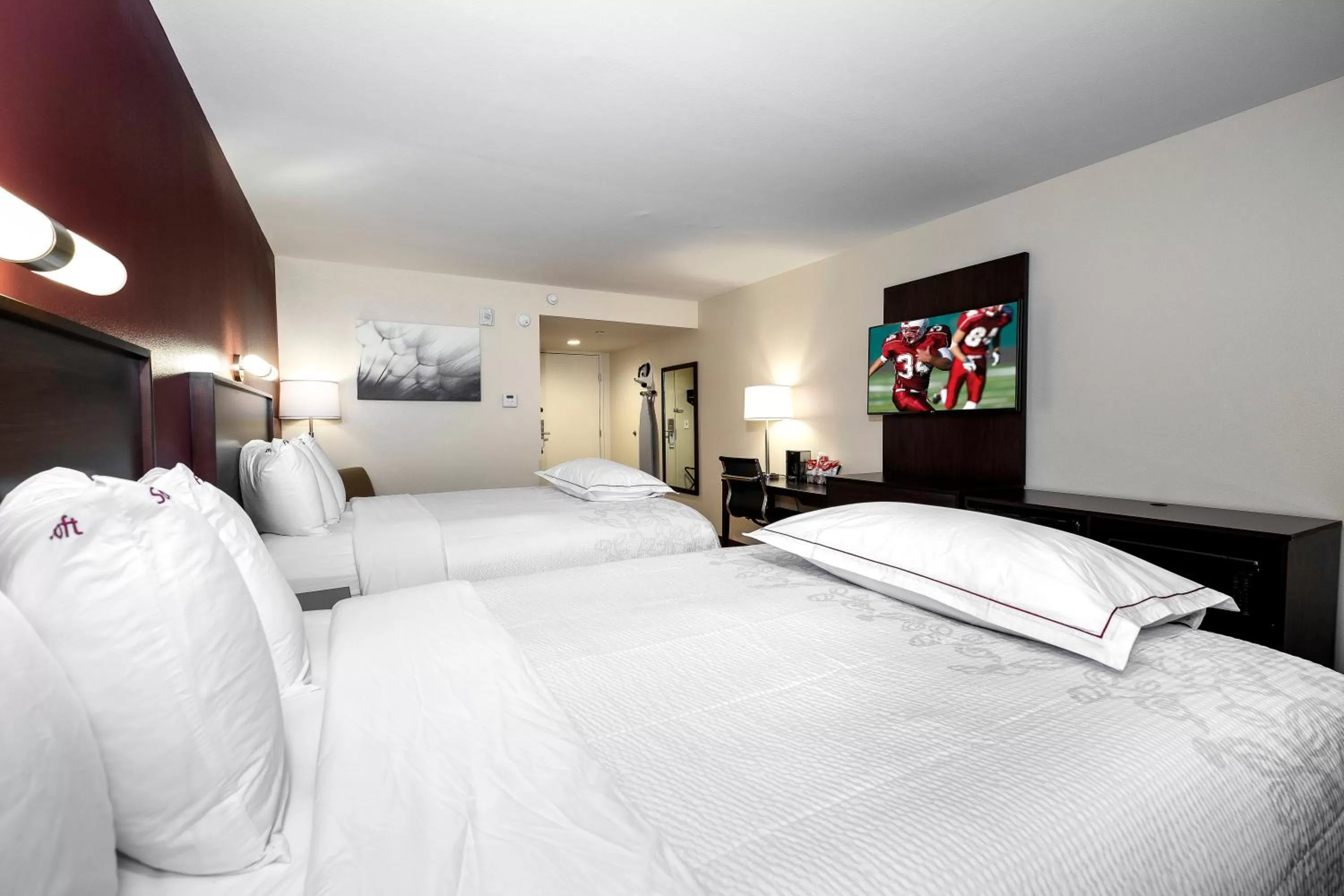 Photo of the whole room, Bed in Red Roof Inn PLUS+ Tuscaloosa - University