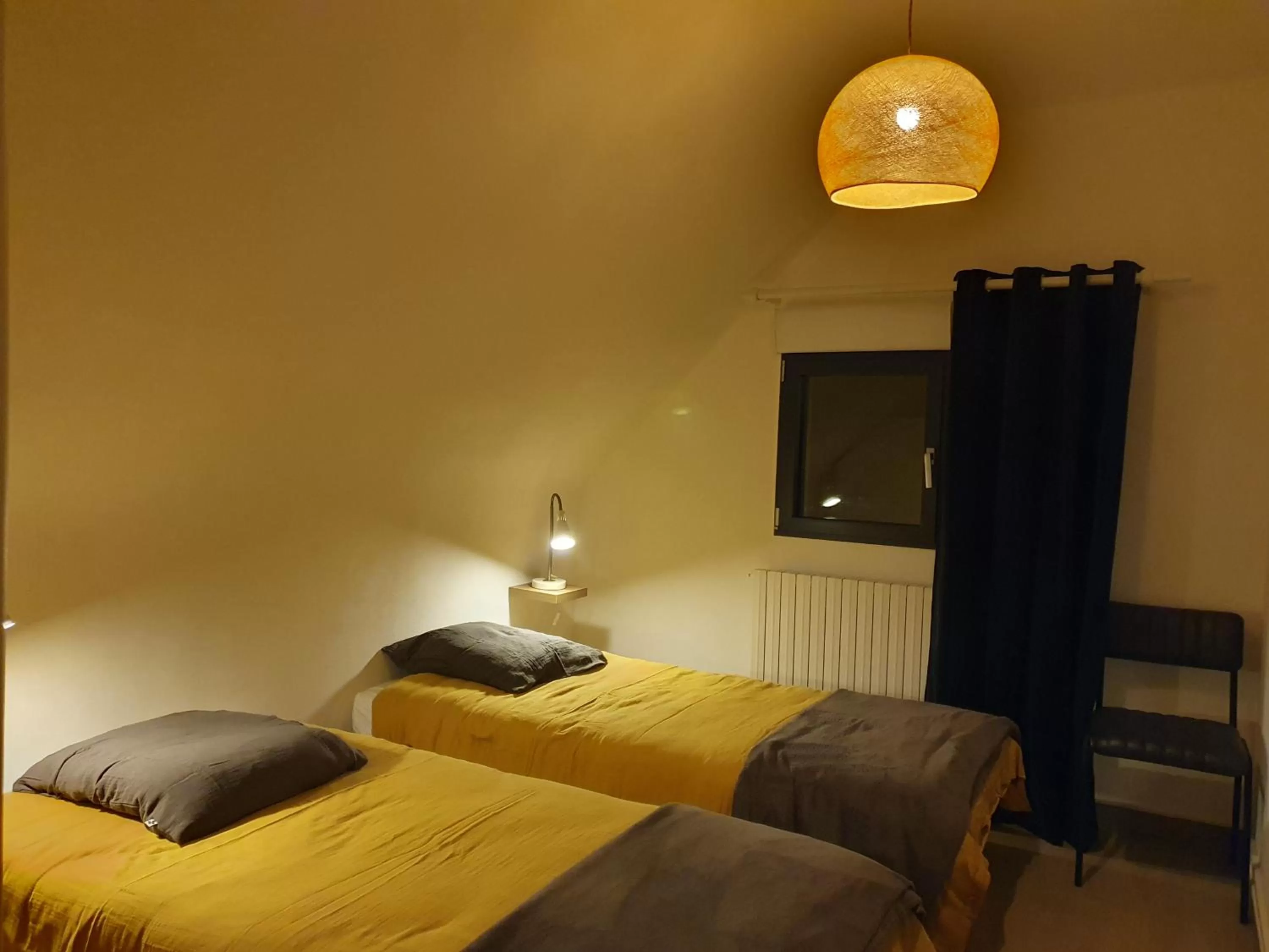 Bedroom, Bed in 180 degrés iodés