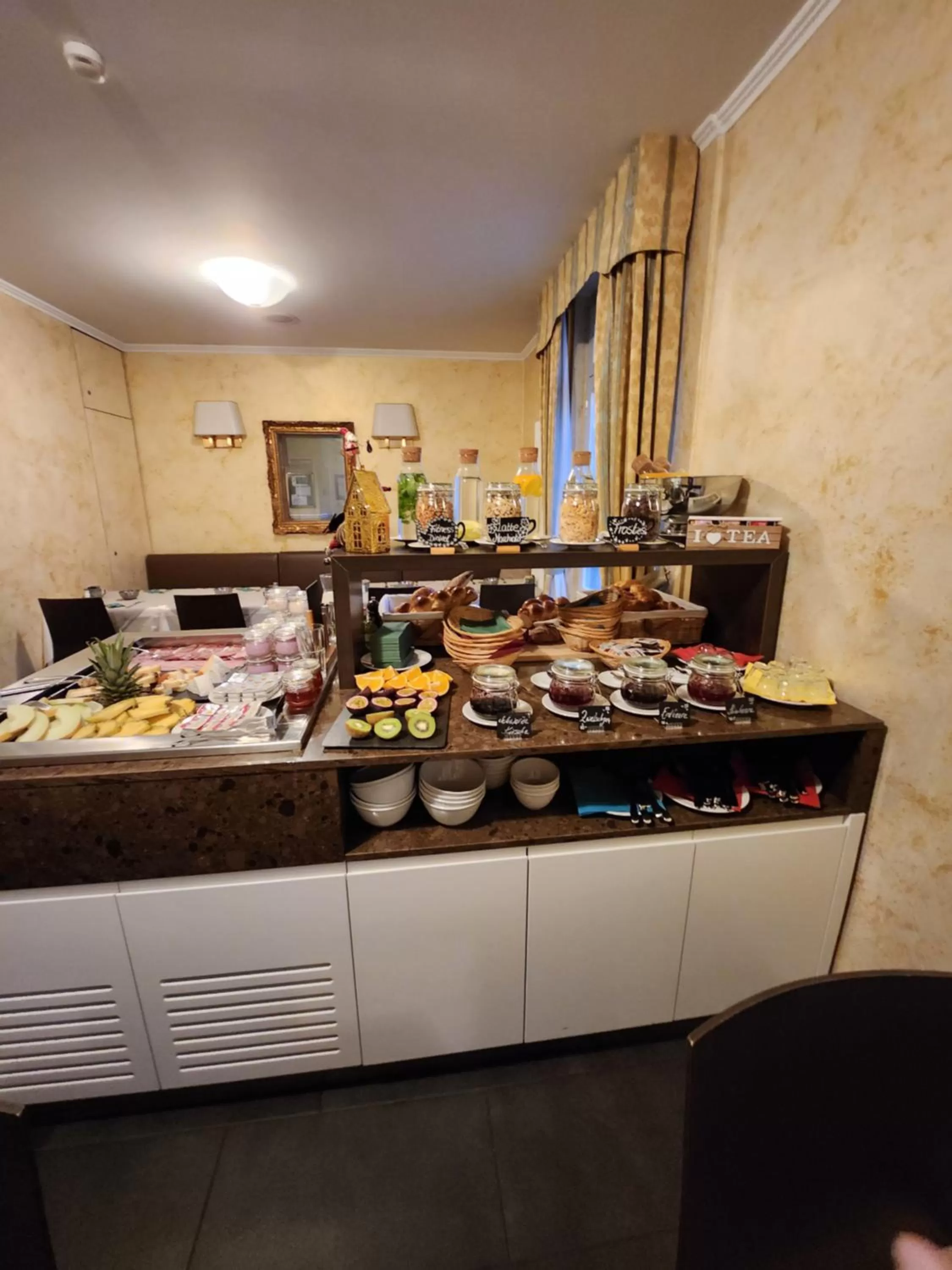 Breakfast in Hotel Millennium