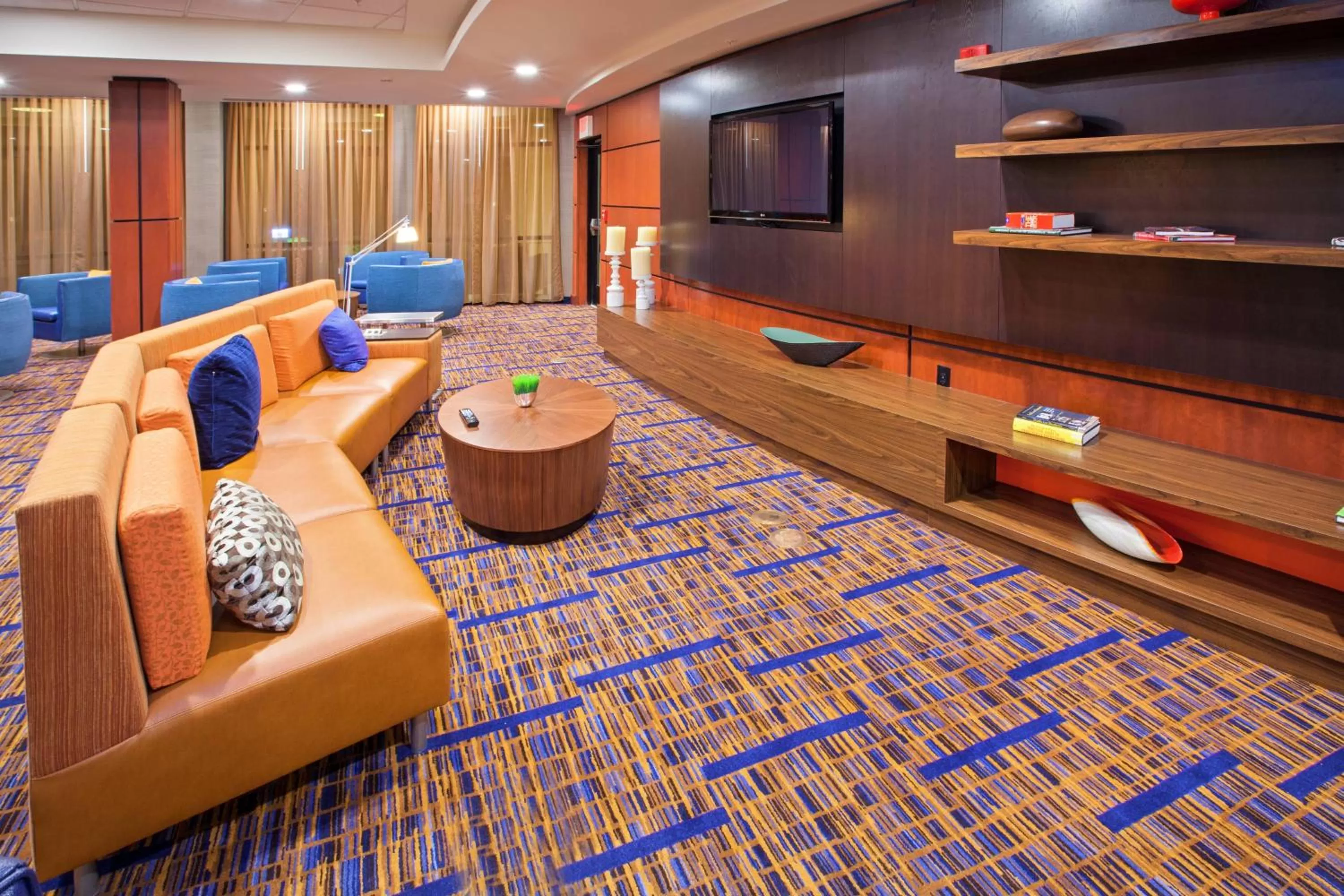 Lobby or reception in Courtyard Louisville Northeast