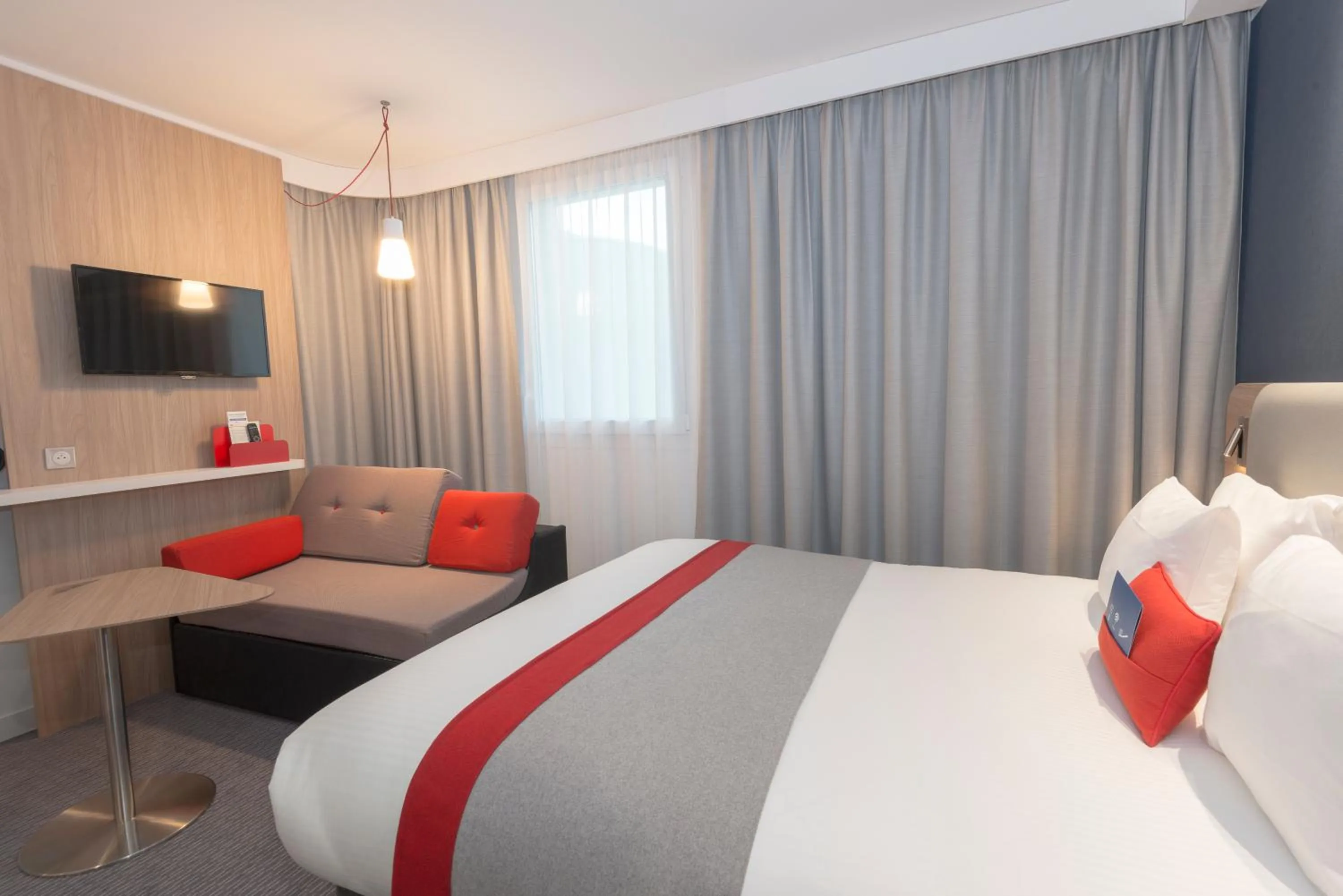 Bed in Holiday Inn Express Paris - Velizy by IHG