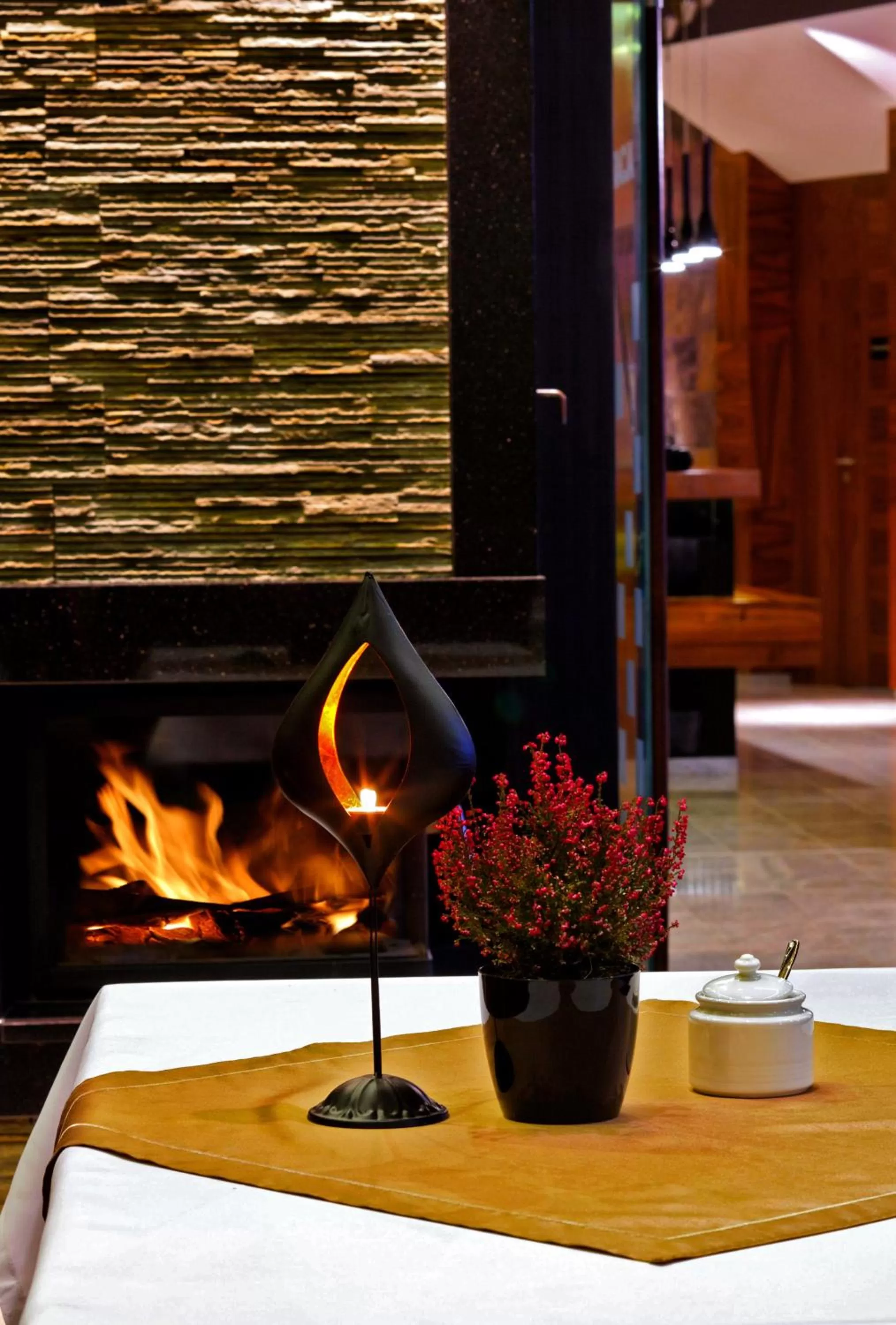 Restaurant/places to eat in Hotel Modus