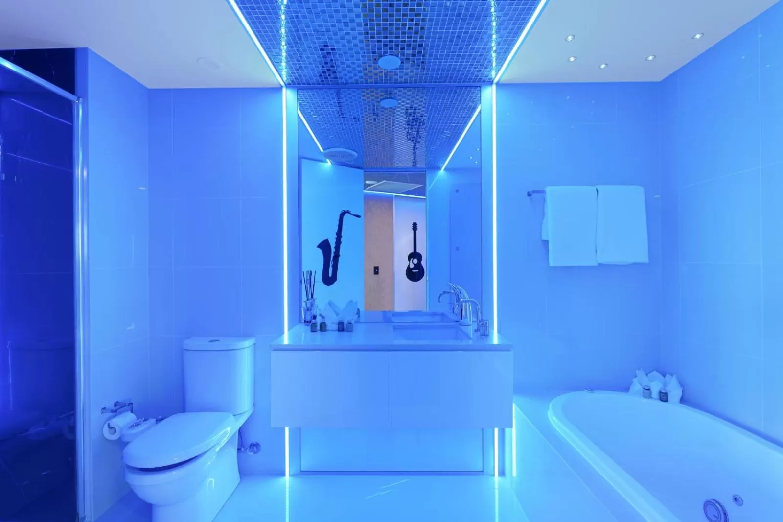 Bathroom in Q1 Resort & Spa - Official