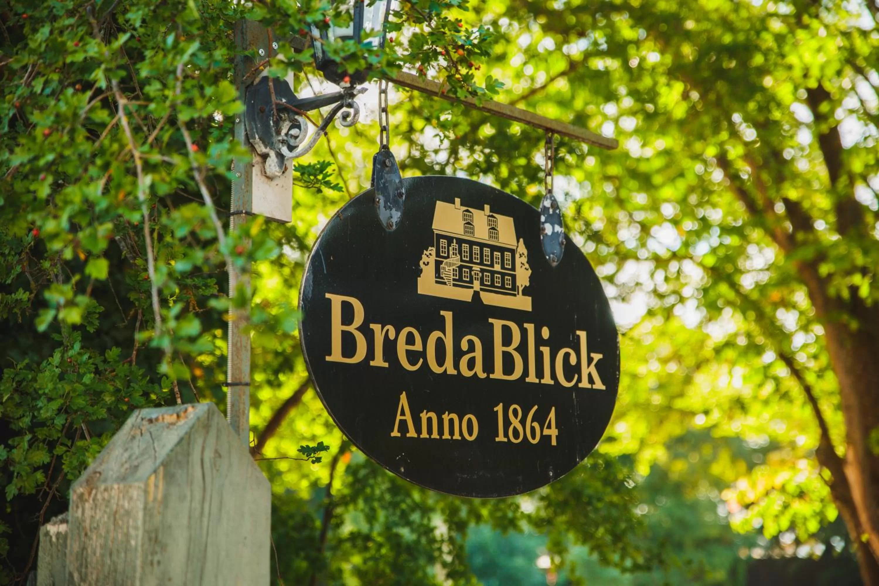 Property logo or sign in Hotell Breda Blick