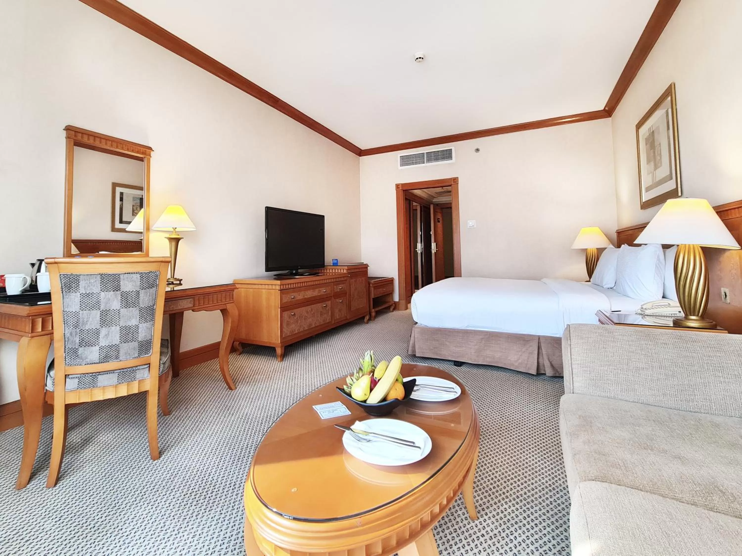 Bedroom, Bed in Corniche Hotel Sharjah