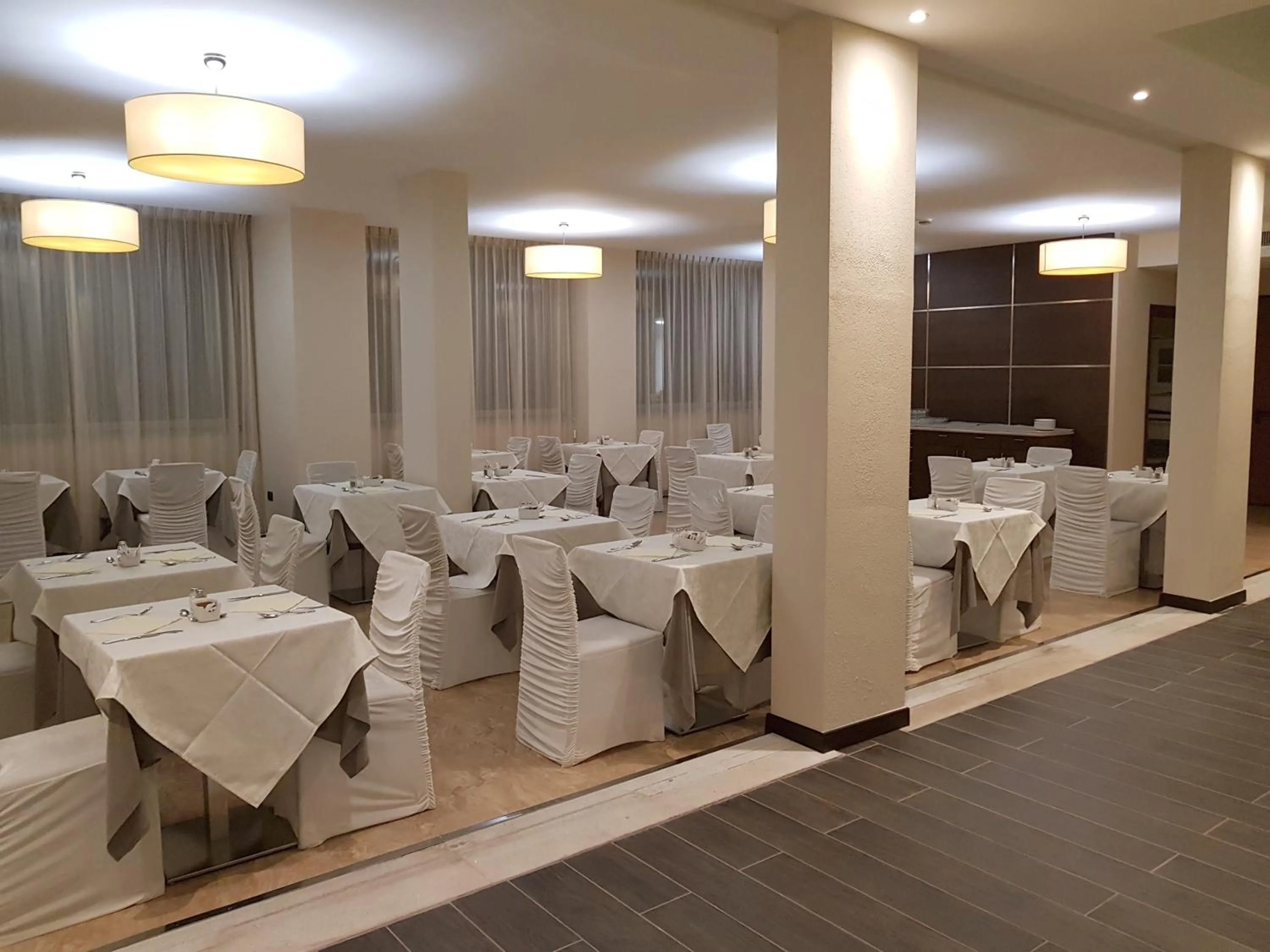 Breakfast in Hotel For You