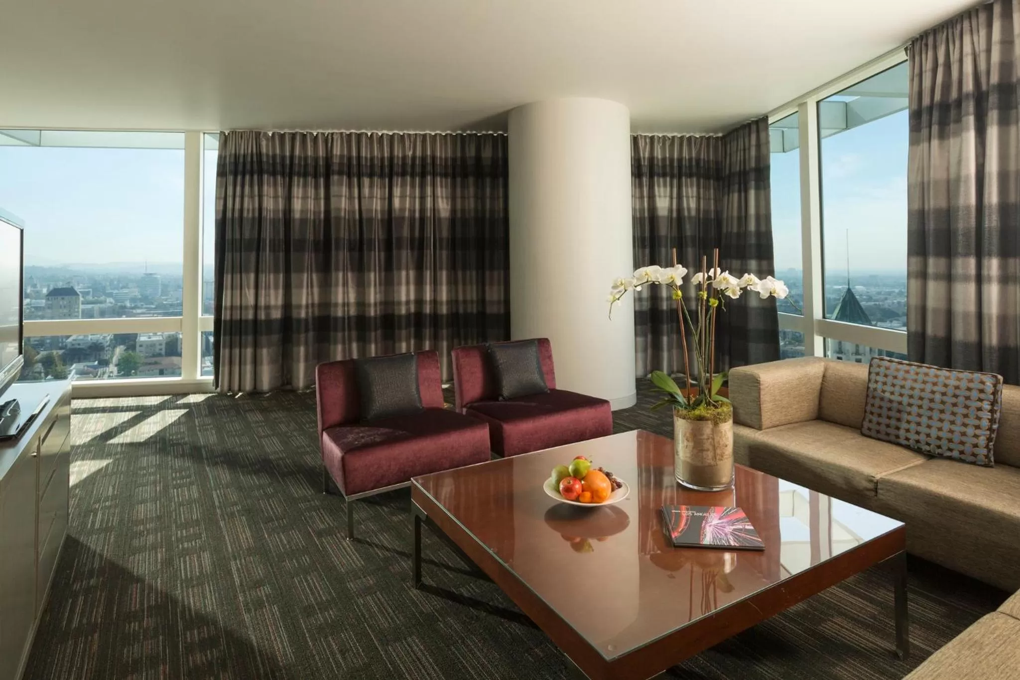 Photo of the whole room in Loews Hollywood Hotel